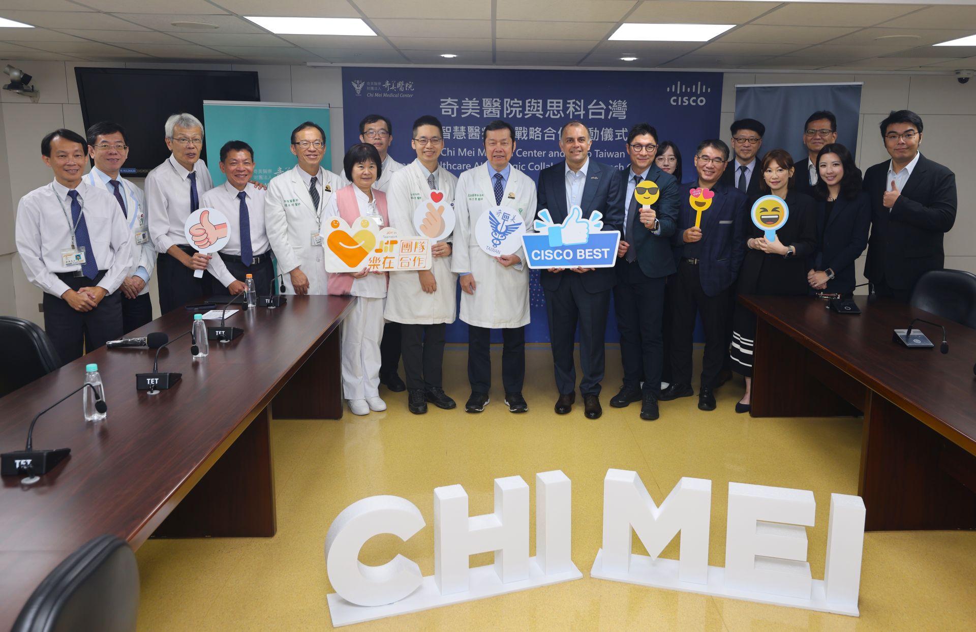 奇美醫院與思科今日協定戰略合作，共同推動AI智慧醫療發展。（記者王勇智攝）