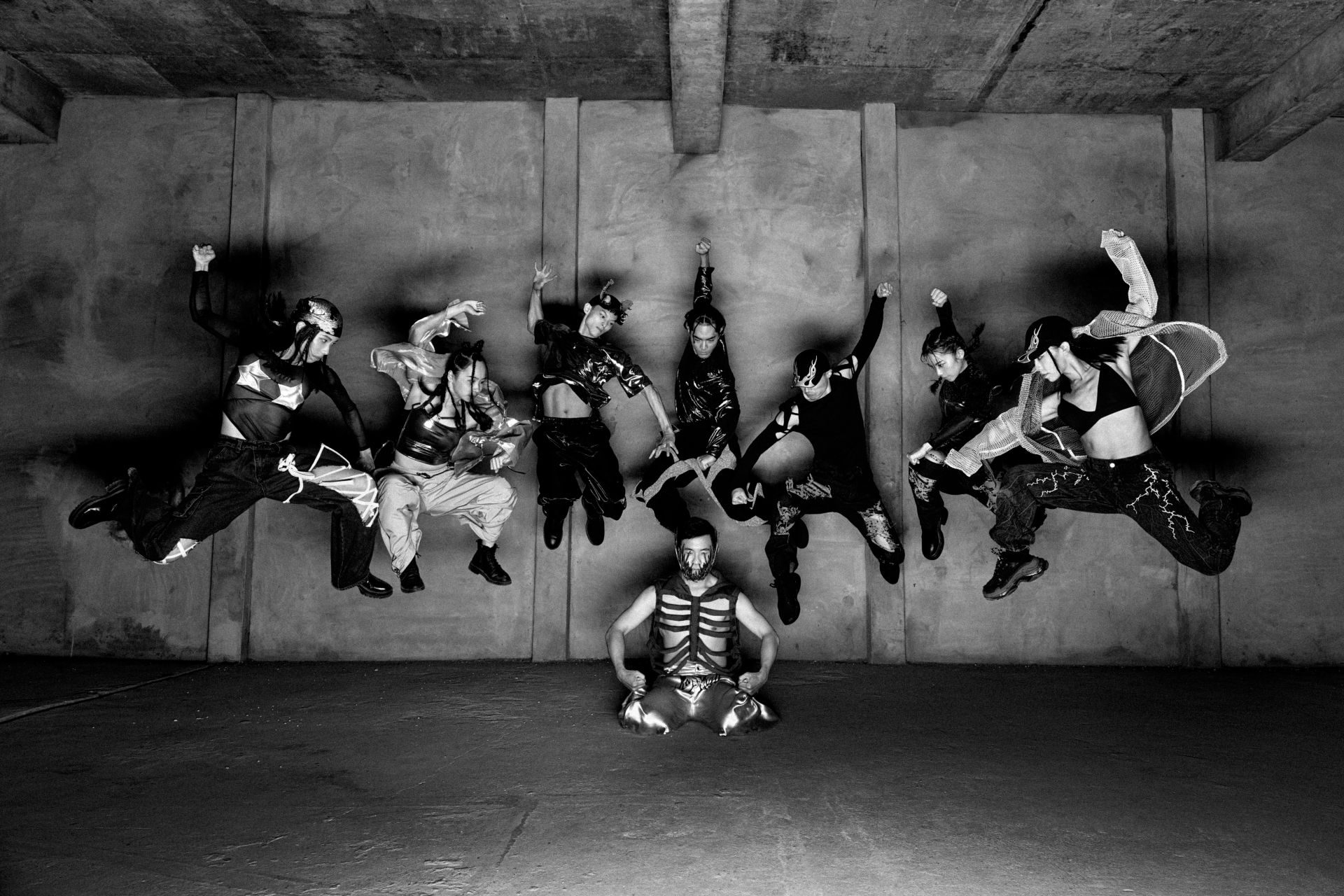 丞舞製作團隊（B.DANCE）此次以全新創作《網》首登國家戲劇院，凝視人在制度與歷史之間的牽繫。（國家兩廳院提供，攝影  周墨）