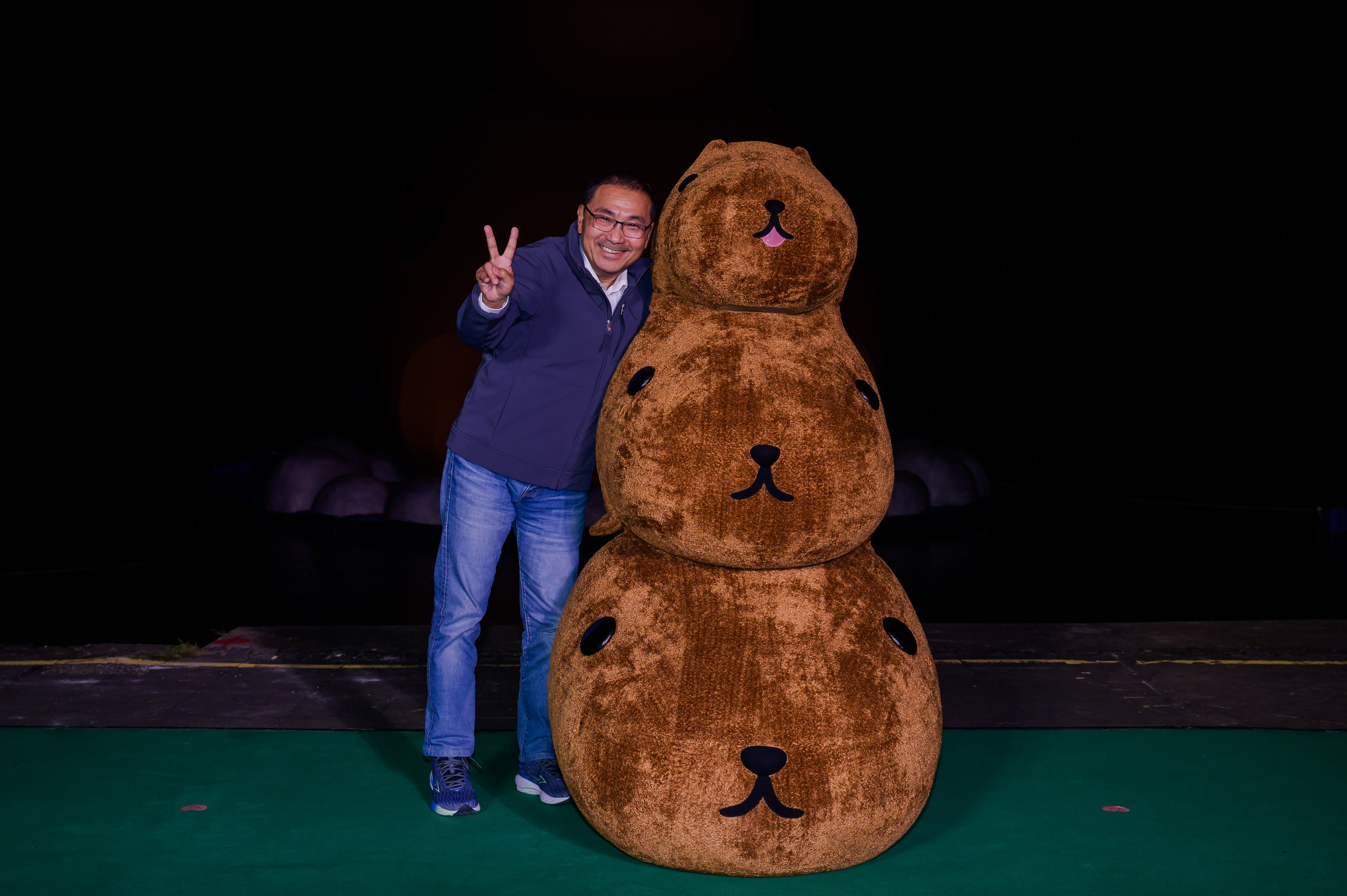 水豚君人偶將於12月6日、12月7日、12月13日、12月14日、12月20日、12月21日連續3週的假日，於指定時段開放現場民眾近距離合影。（新北市觀光旅遊局提供）