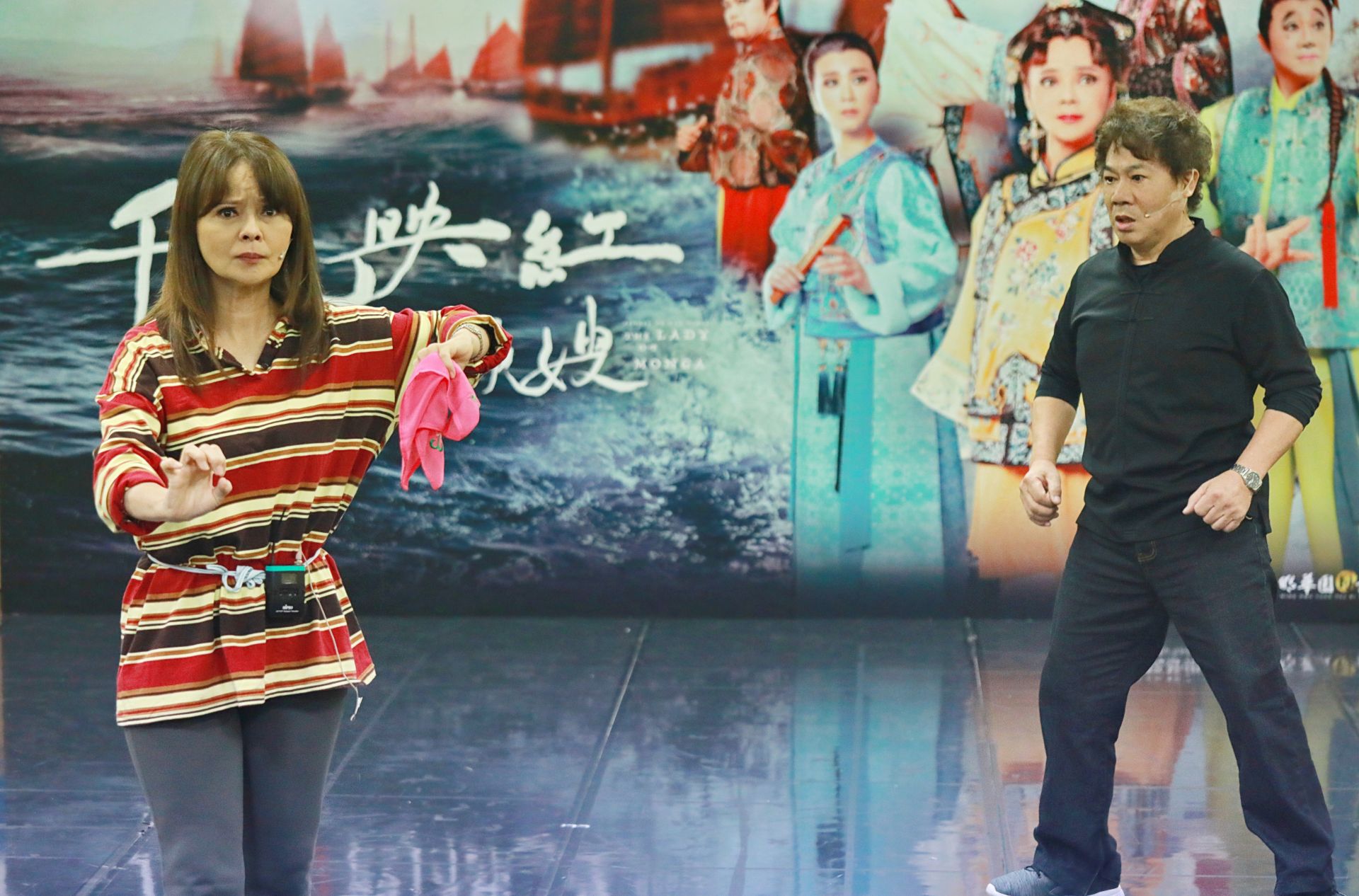 旗艦歌仔戲《千帆映紅：艋舺阿祿嫂》，劇中鄭雅升（左）飾演「阿祿嫂」、陳勝在（右）飾演「黃阿祿」。（記者黃朝琴攝）