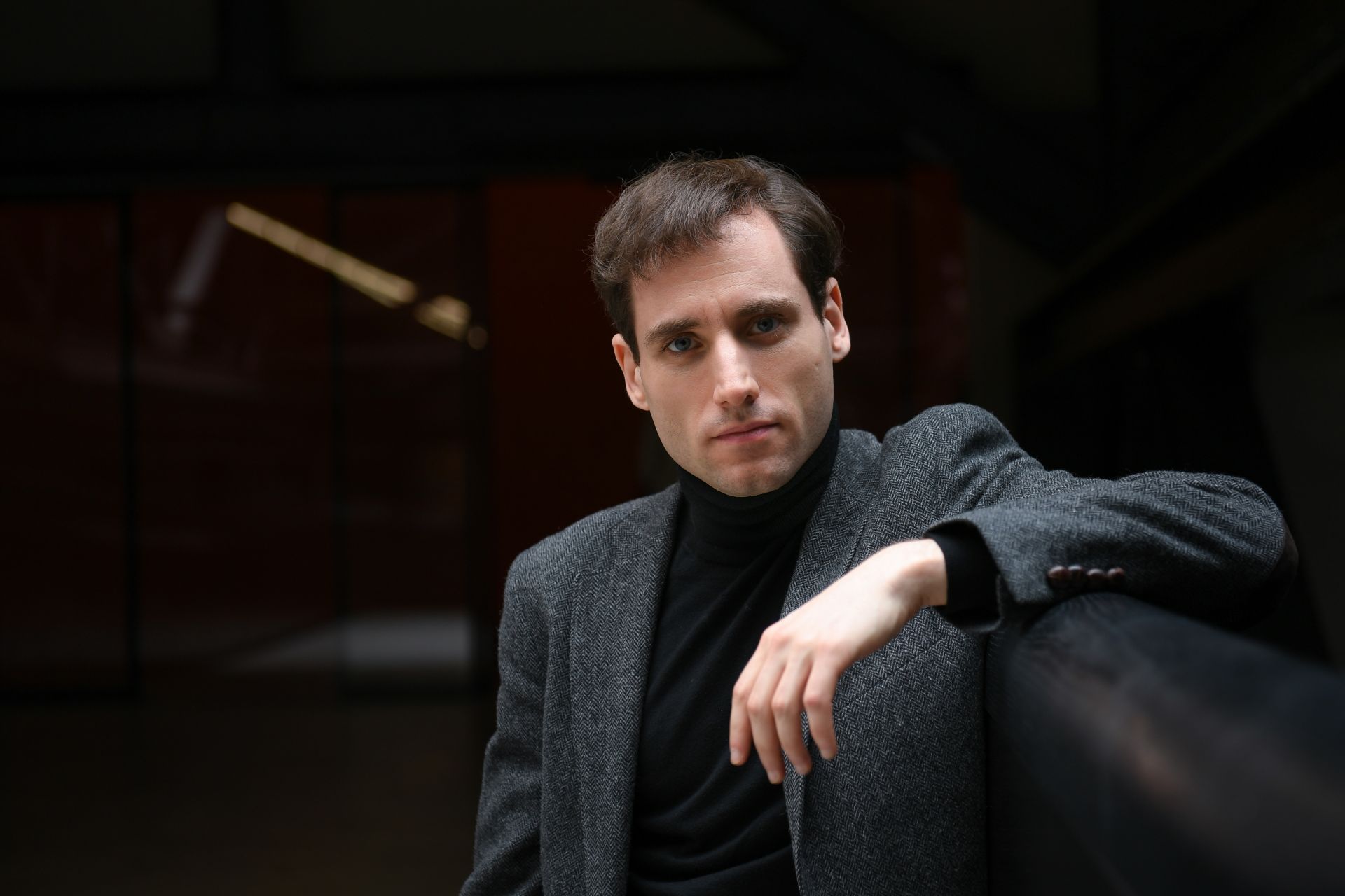 蕭斯塔科維契逝世50週年，新象藝術邀請與臺灣有深厚情誼的以色列鋼琴家吉爾特伯格，演奏2首極為艱鉅的協奏曲。（新象藝術提供）