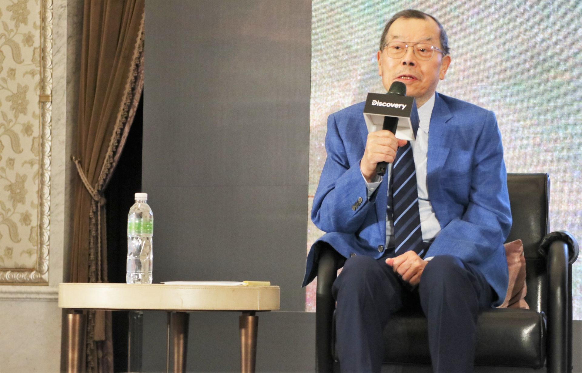 臺灣藝術收藏家黃崇仁分享，他的任務就是把「蒙娜麗莎」在臺灣，希望有一天這張畫也能成為臺灣的國寶，這很不容易。（記者劉昕翊攝）