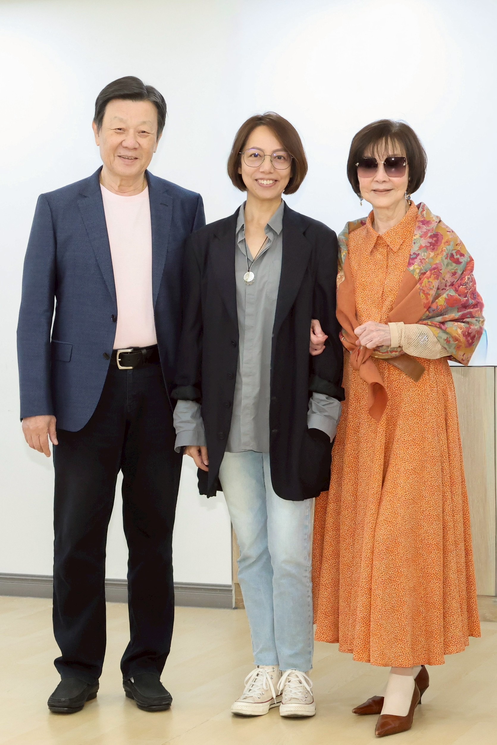 寇世勳（左起）、導演宋康欣、歸亞蕾出席電影《拾光》殺青記者會。（光譜映像提供）