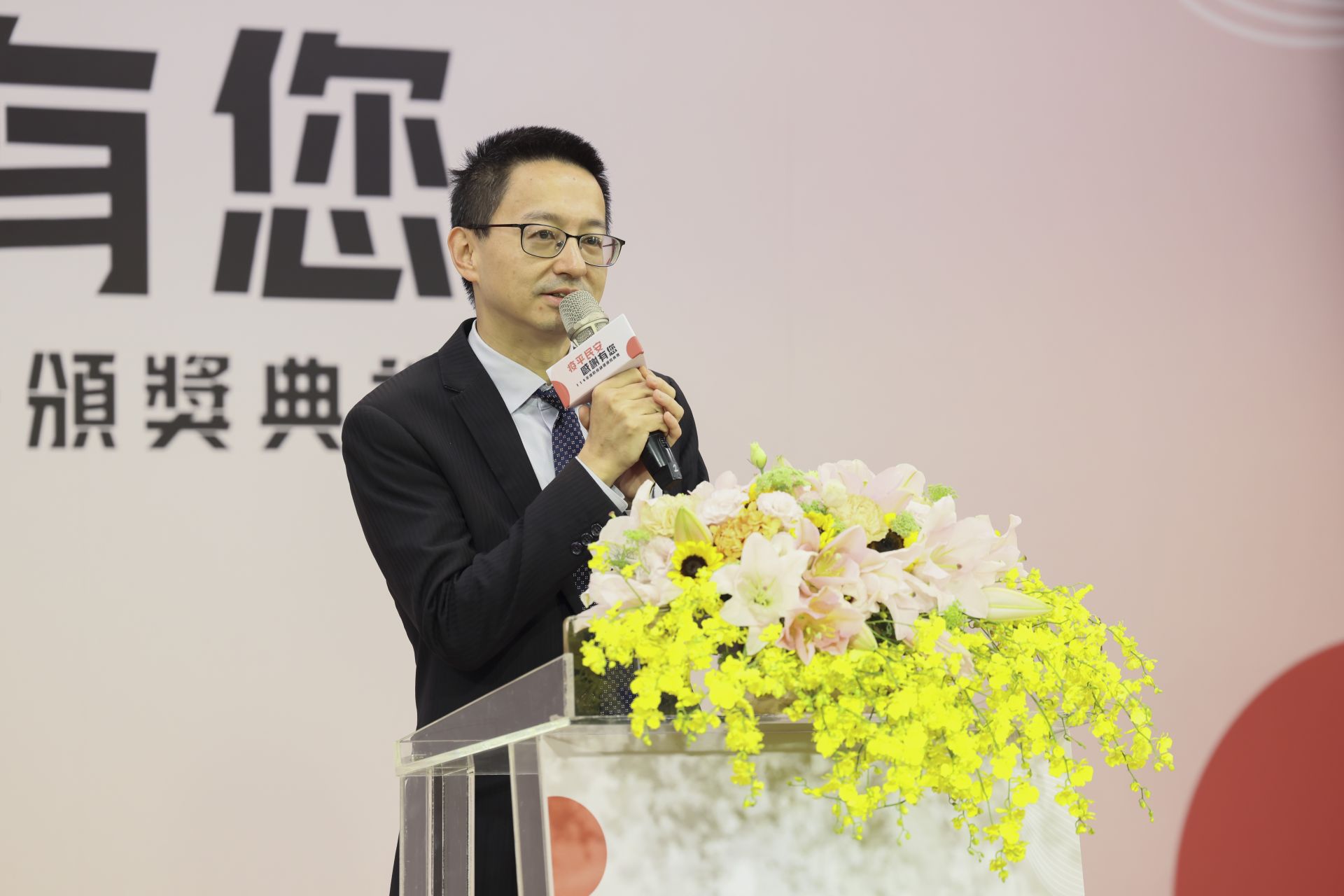 疾管署長羅一鈞主持「114年度防疫績優頒獎典禮」，肯定對傳染病防治貢獻卓著的個人與團體。（記者范瑜攝）