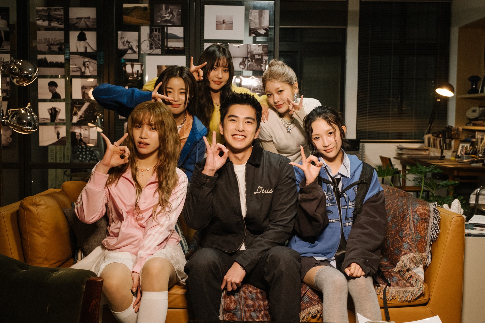 YOUNG POSSE得知曾敬驊（前排中）得金馬男配十分開心。（歐妮娛樂、DSP、BEATS ENT提供）