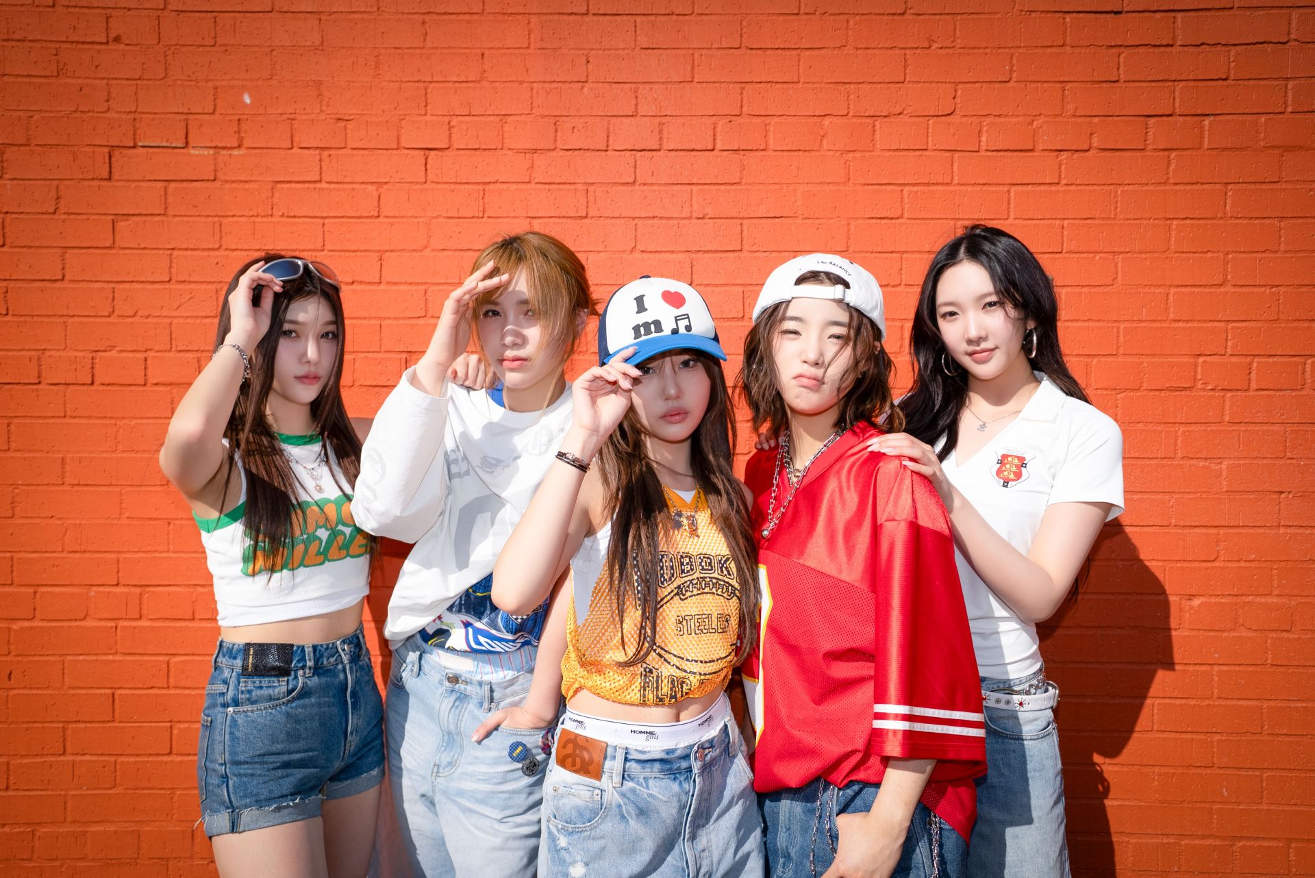 女團YOUNG POSSE由Jiana（左起）、Doeun、Jieun、Sunhye、Yeonjung組成。（歐妮娛樂、DSP、BEATS ENT提供）