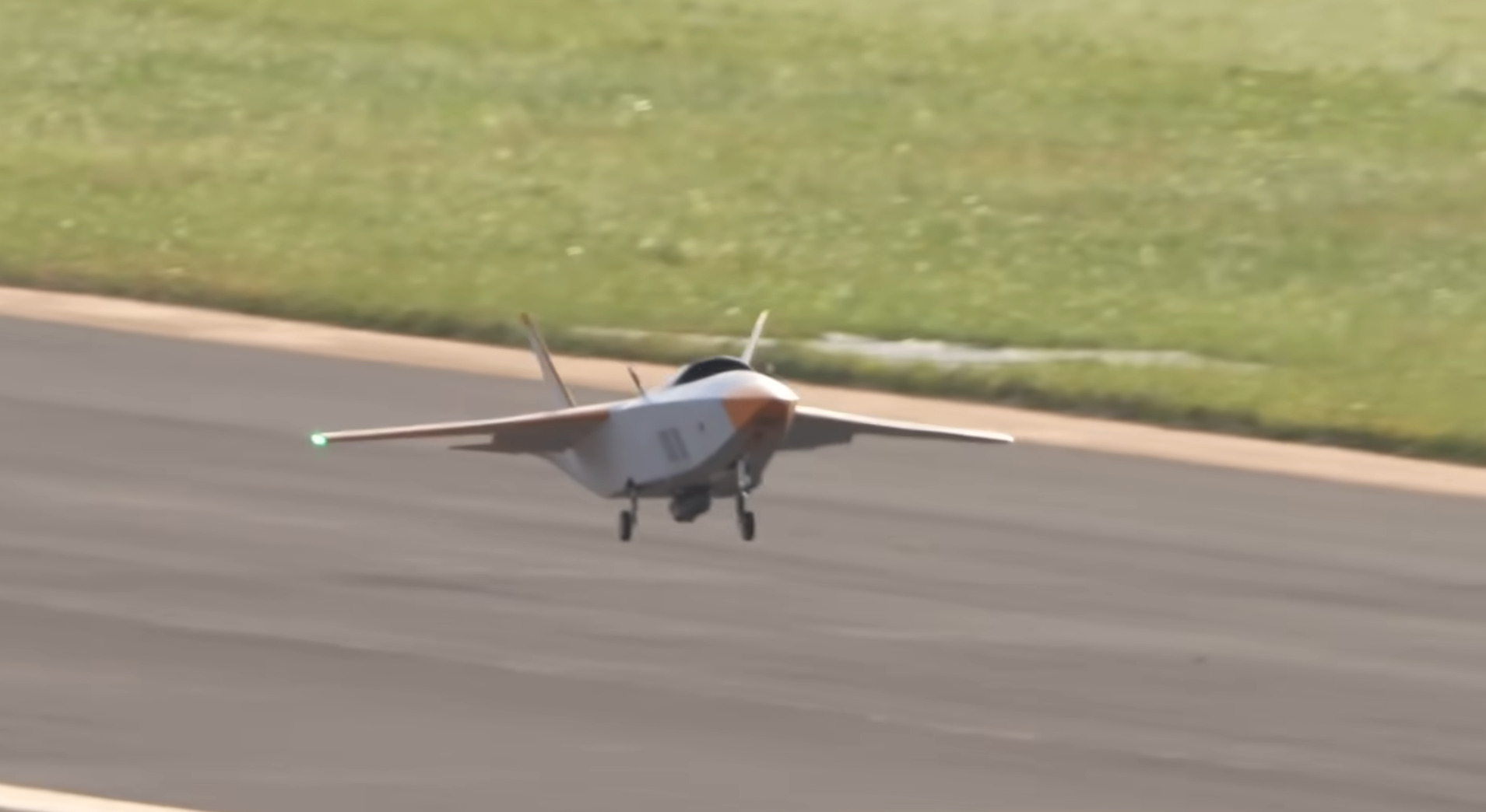 無人機起飛準備進行測試。（截自防衛裝備廳YouTube影片）