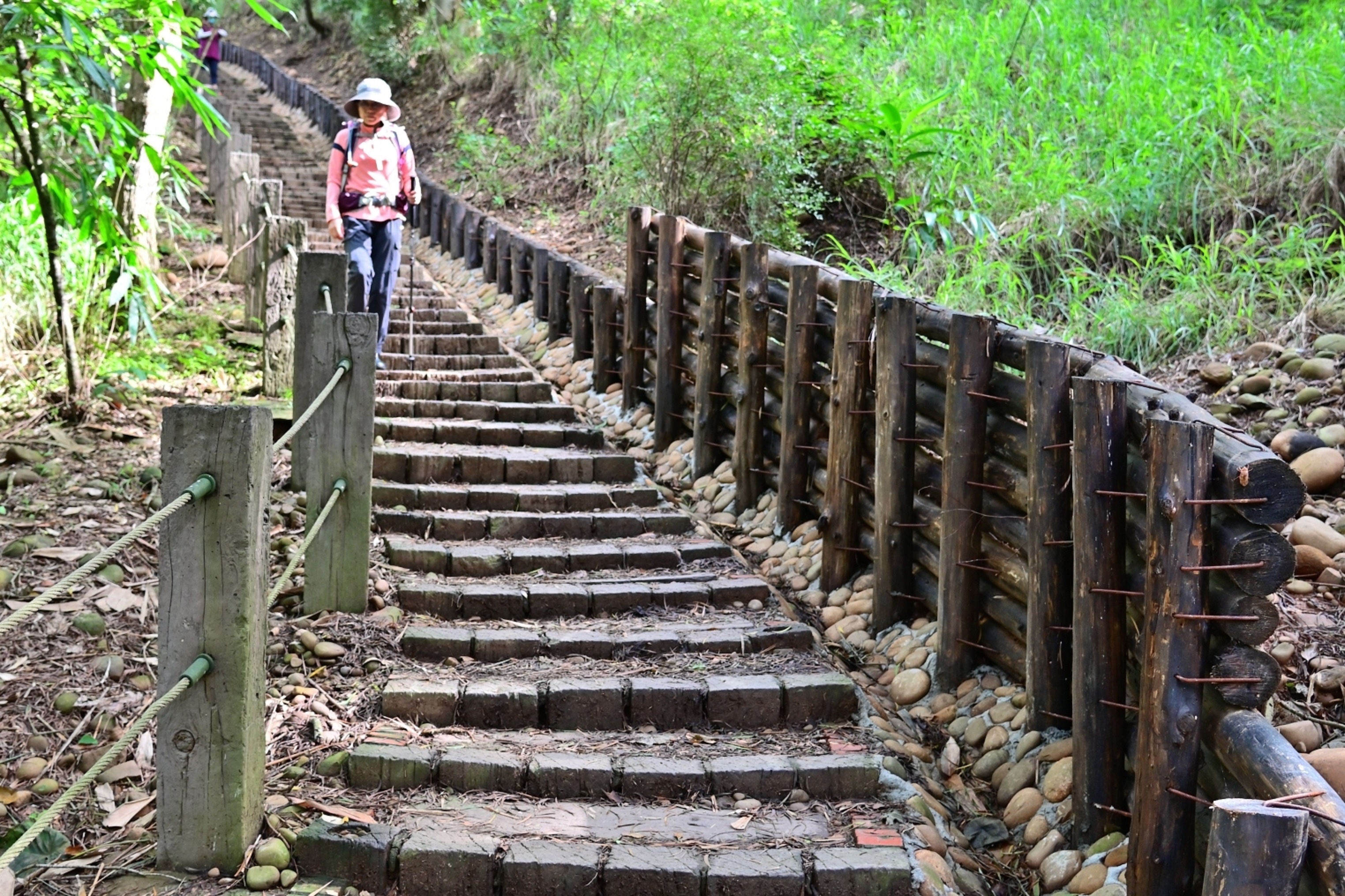  萬里長城登山步道因整段步道蜿蜒如長城而得名。（取自臺中市政府網站）