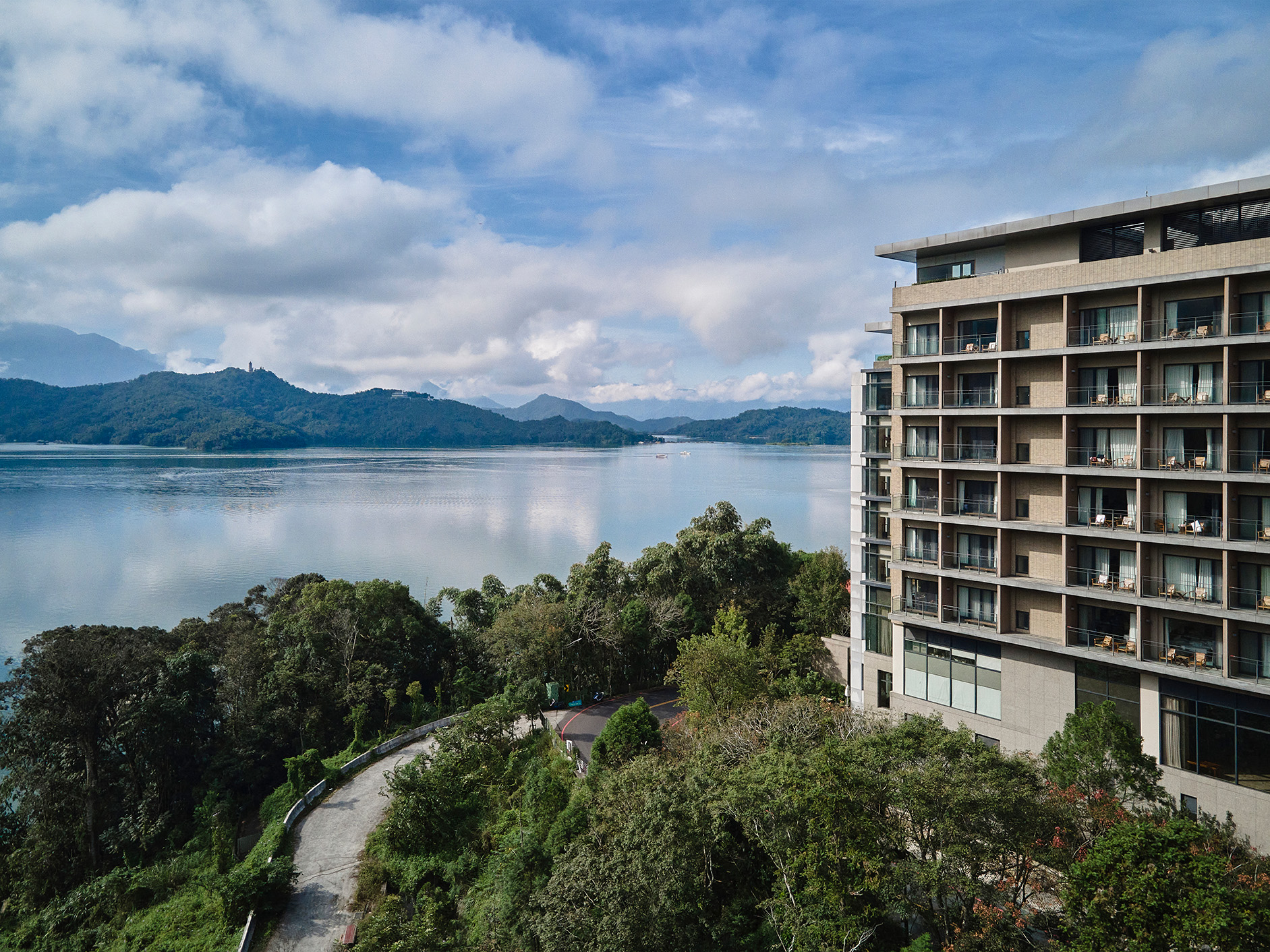 雲品在感恩節當日，以「溫暖傳愛 Thanks &amp; Giving」為主軸，將飯店化身為愛心中繼站，串聯公益、節慶氛圍與永續理念，當日推出一系列活動。（雲品溫泉酒店提供）