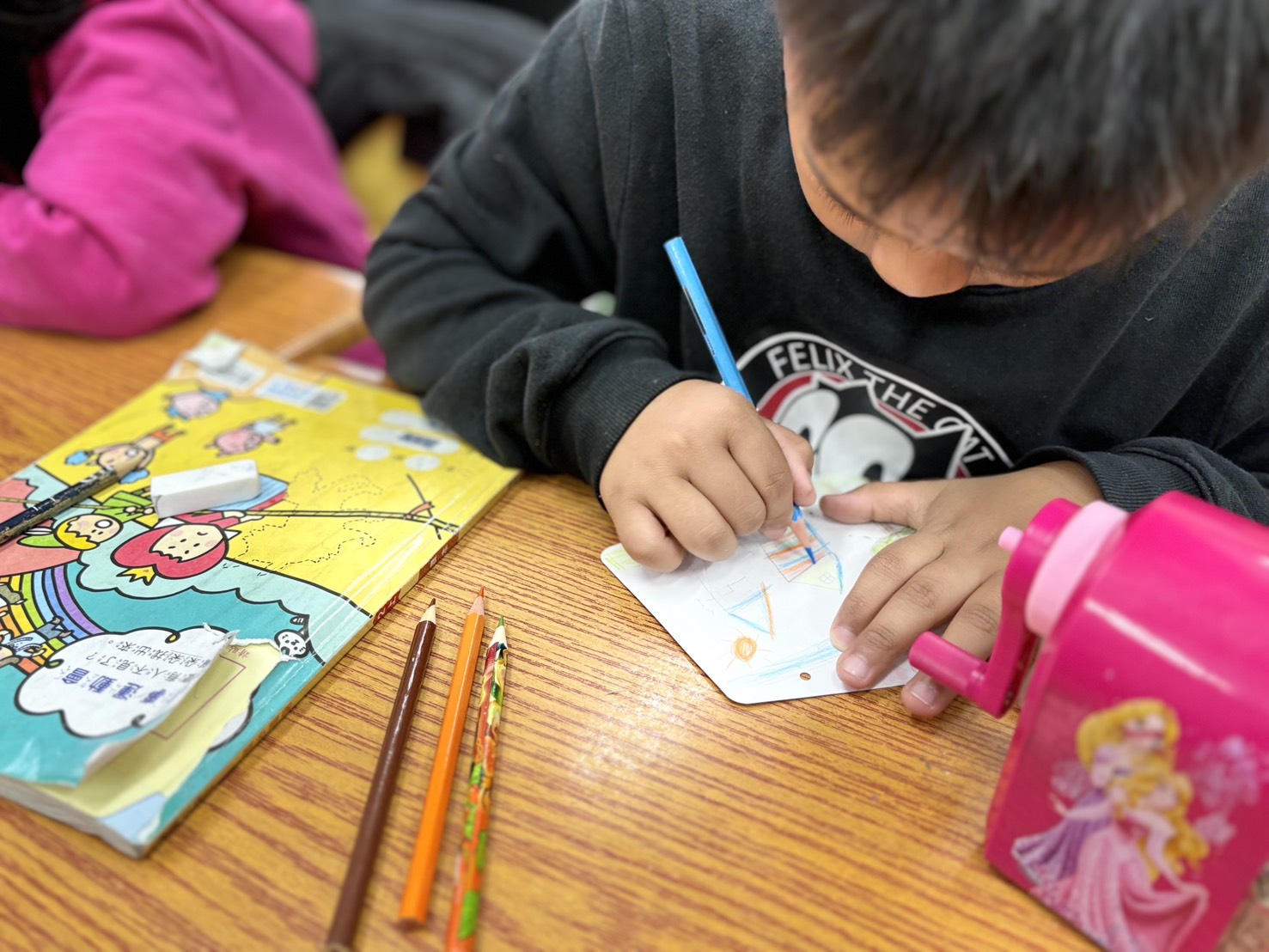 雲品今年也再度與偏鄉小學合作，邀請原鄉學童親手寫下心願。（雲品溫泉酒店提供）