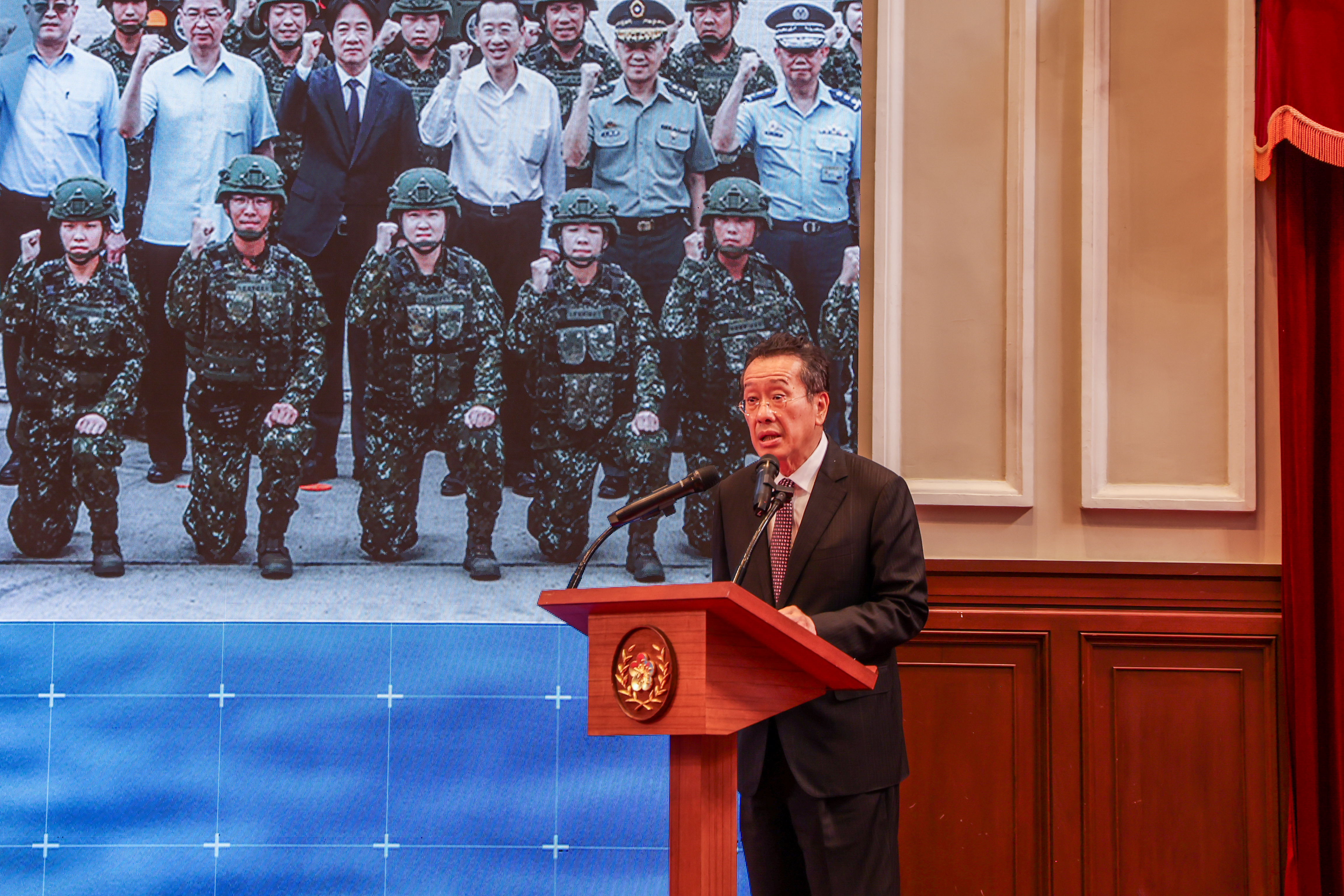 國防部長顧立雄今日參加「守護民主臺灣國安行動方案」記者會，聚焦說明7大目標，期建立經濟及安全雙贏的先進防衛體系。（記者葉軒瑜攝）