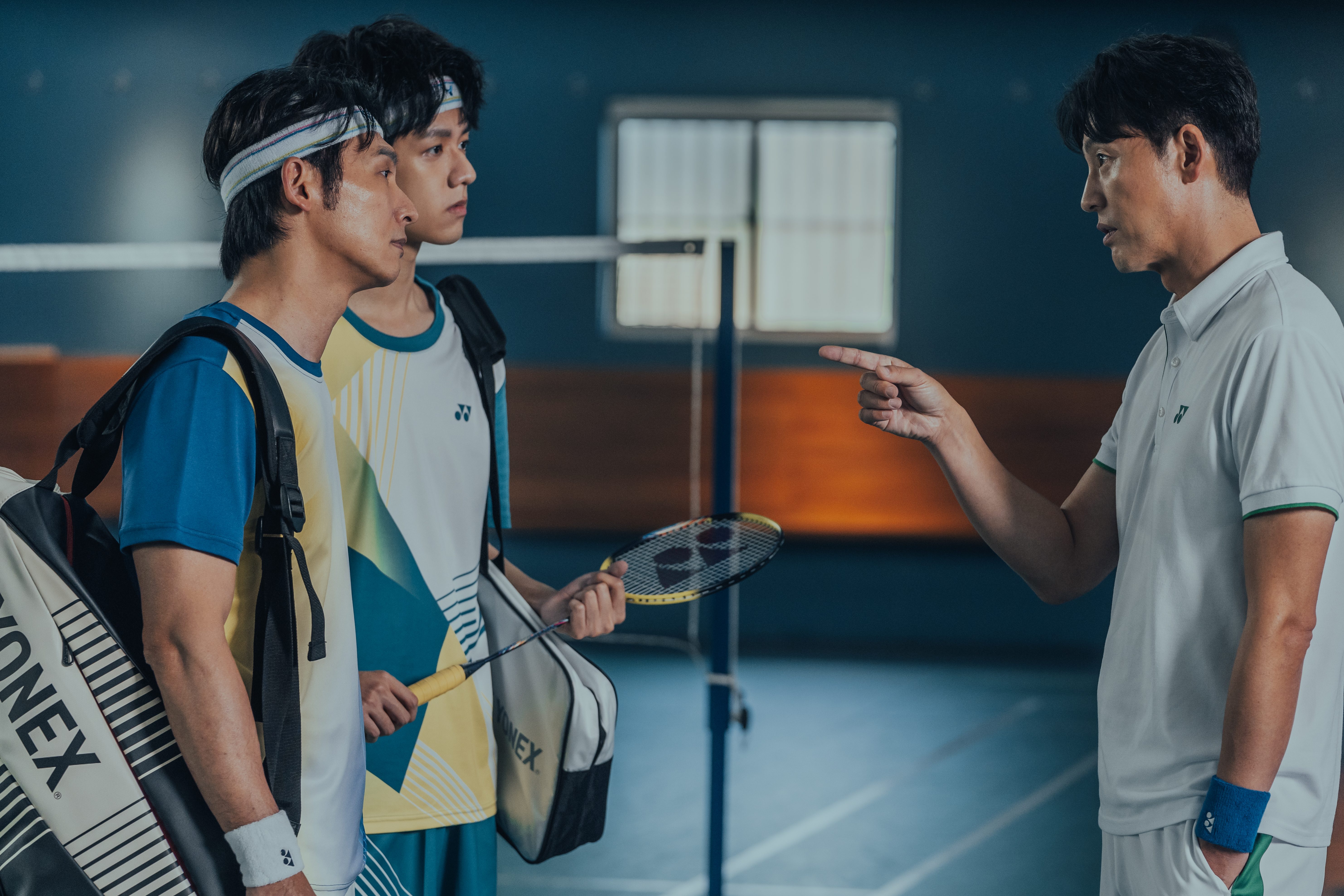 《整形過後》温昇豪（左起）、洪暐哲與李廷鎮3男為張榕容失控。（六魚文創提供）