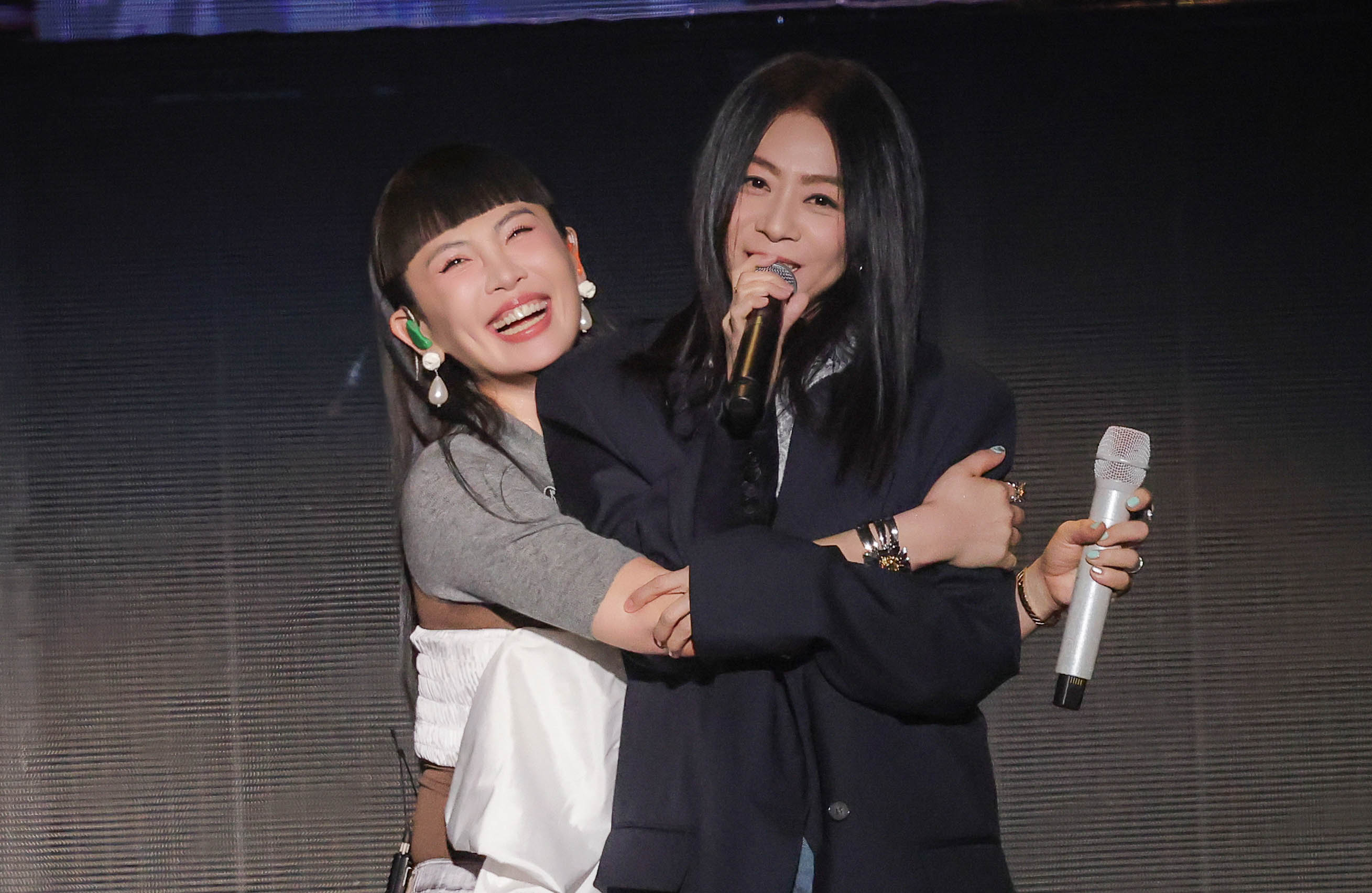 魏如萱（左）、陳綺貞相隔11年再度合體。（好多音樂提供）