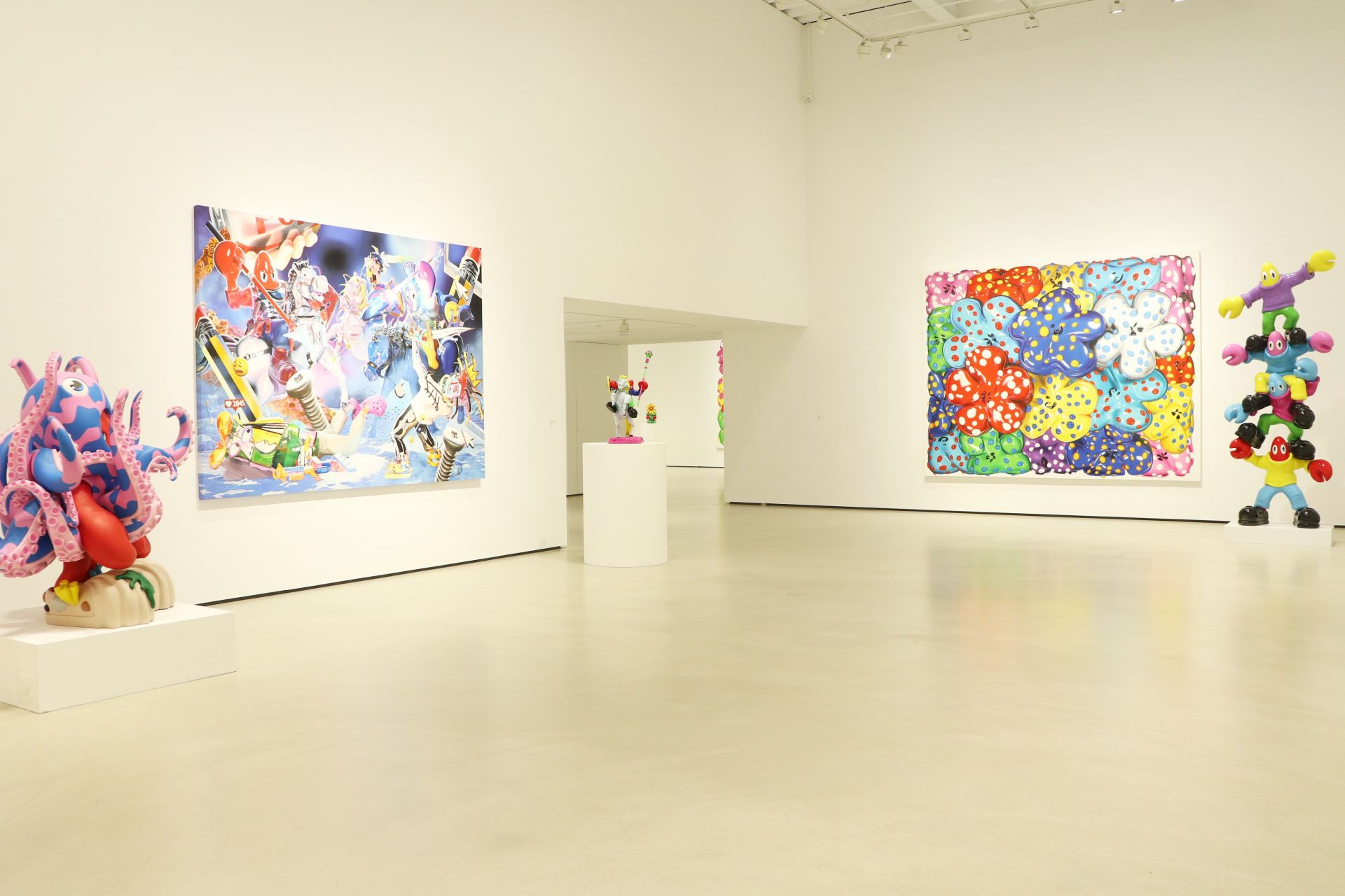 《菲利普．考爾伯特：彩境·時光之外》展覽即日起至12月13日，在「白石畫廊台北」陳展約20餘件一系列全新繪畫及雕塑作品。（記者劉昕翊攝）