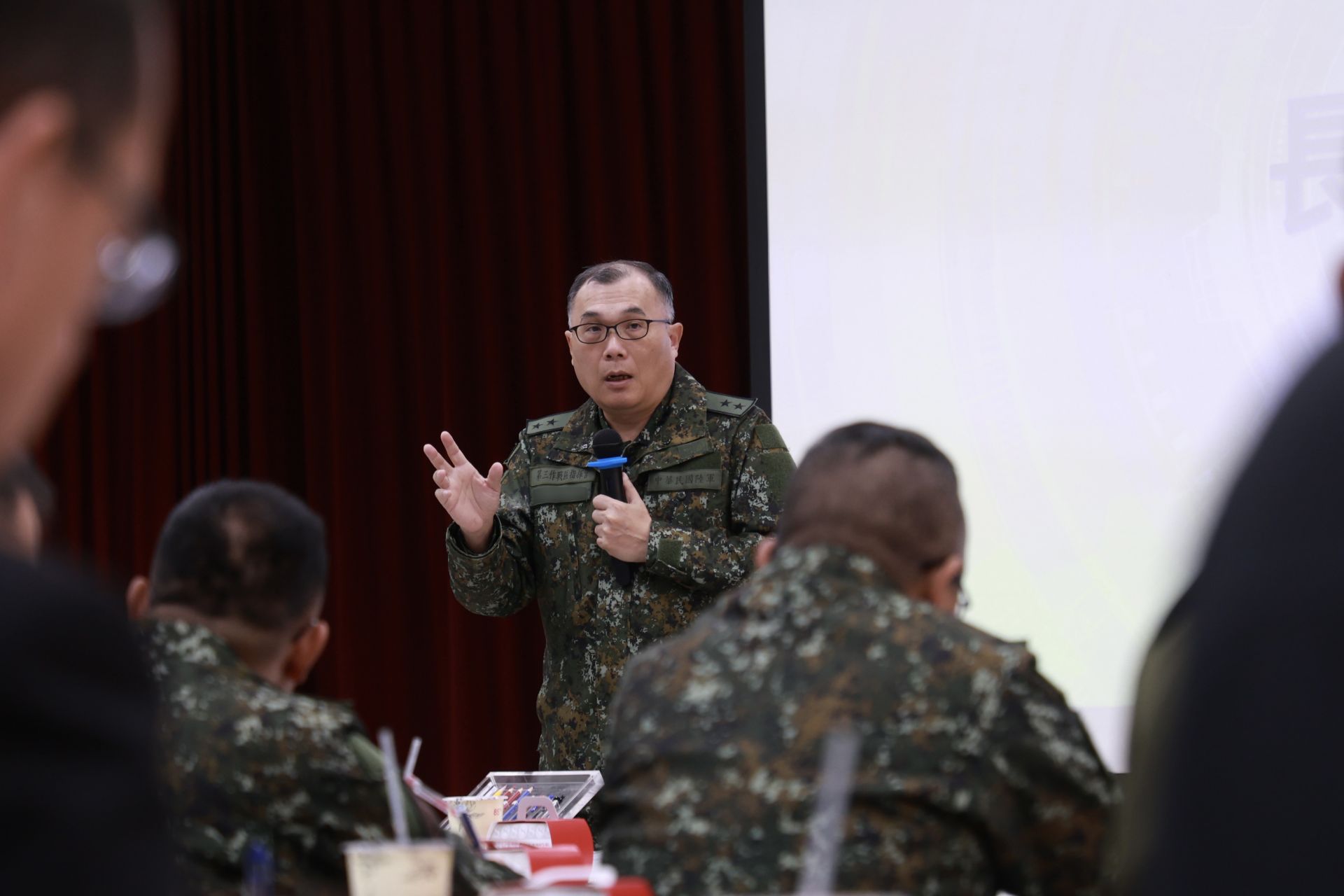 第3作戰區指揮官陳中將主持下半年情報工作會報，提升情資整合效能與保密作為。（第3作戰區提供）