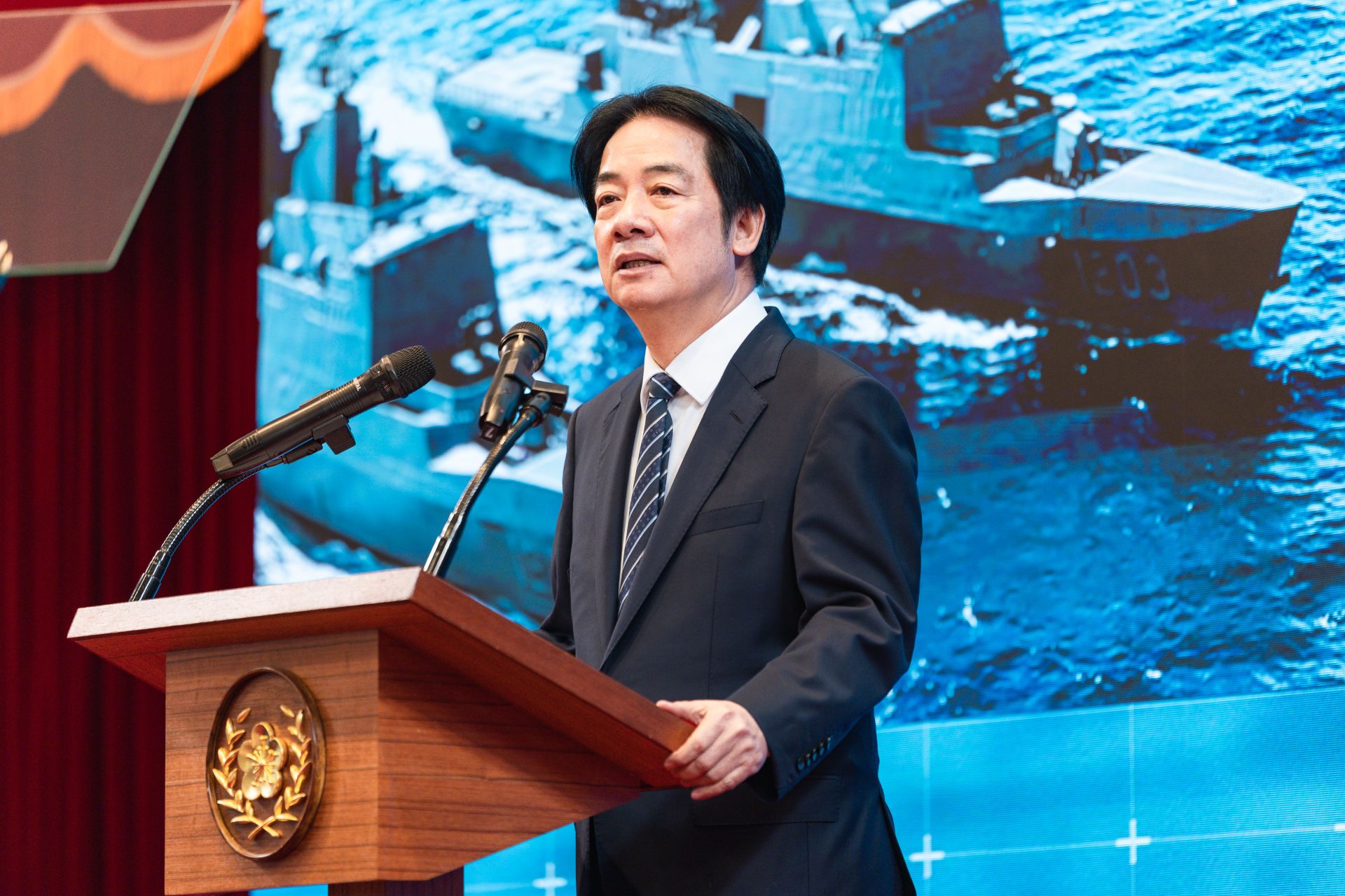  賴總統昨日召開「守護民主臺灣國安行動方案」國安高層會議，並於會後記者會提出《堅定維護國家主權，全面建構民主防禦機制》及《強化國防戰力，全方位打造國防關聯產業》兩大行動方案，以嚇阻威脅。（總統府提供）