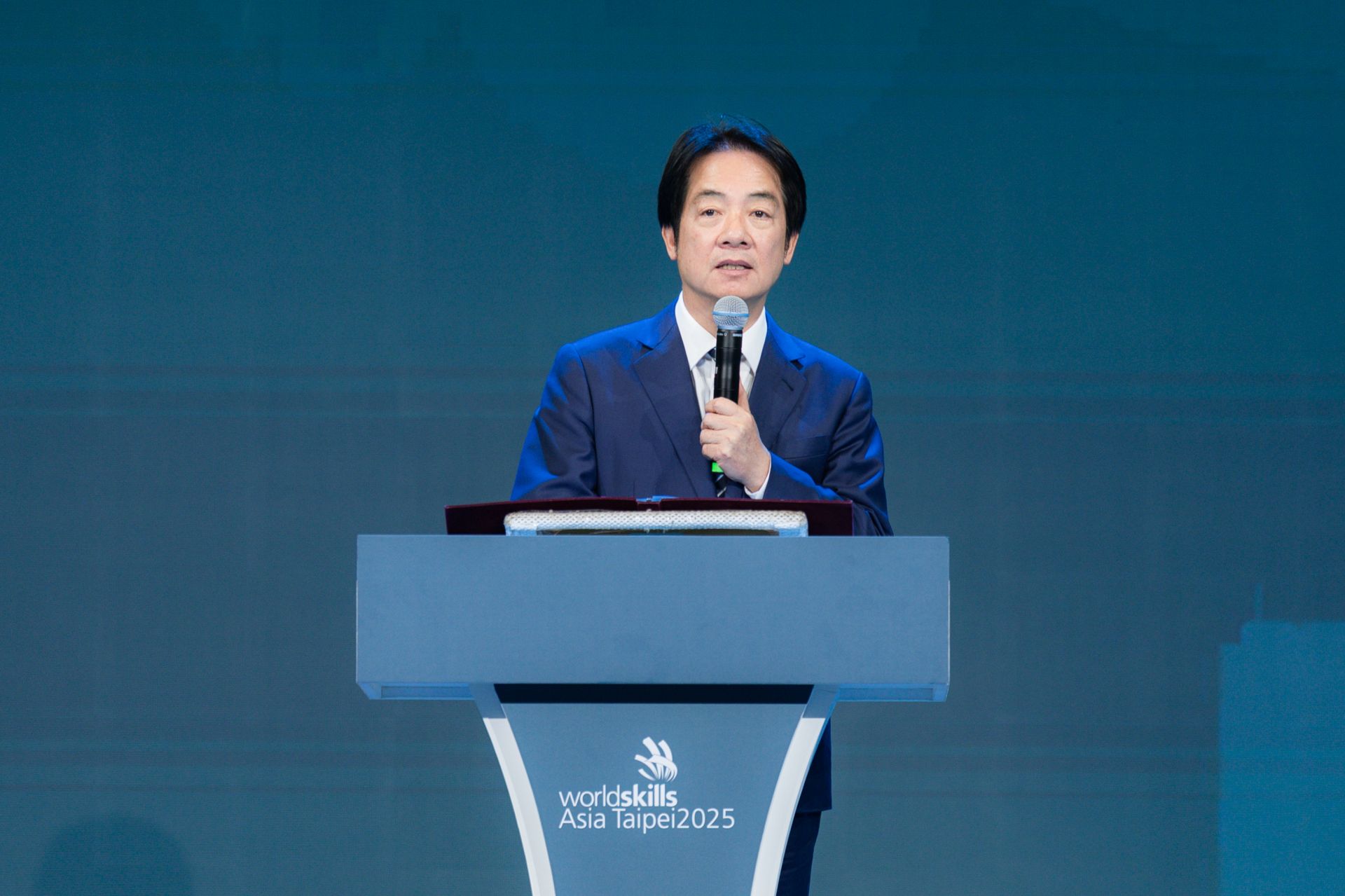 賴總統強調，政府非常重視技職教育，積極推動產學訓用合一、技能扎根計畫，讓臺灣技職實力不斷進化走向世界舞臺。（總統府提供）