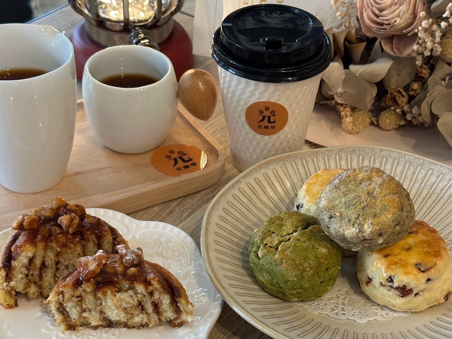 海線潮旅行音樂市集共邀集41家美食、文創與手作攤位。（高雄市政府觀光局提供）