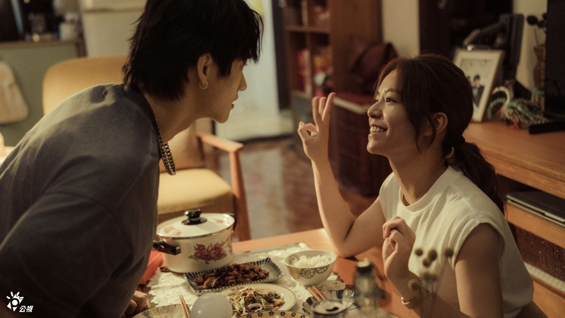 宋芸樺（右）與范少勳合作默契十足。（公共電視、台灣大哥大MyVideo提供）