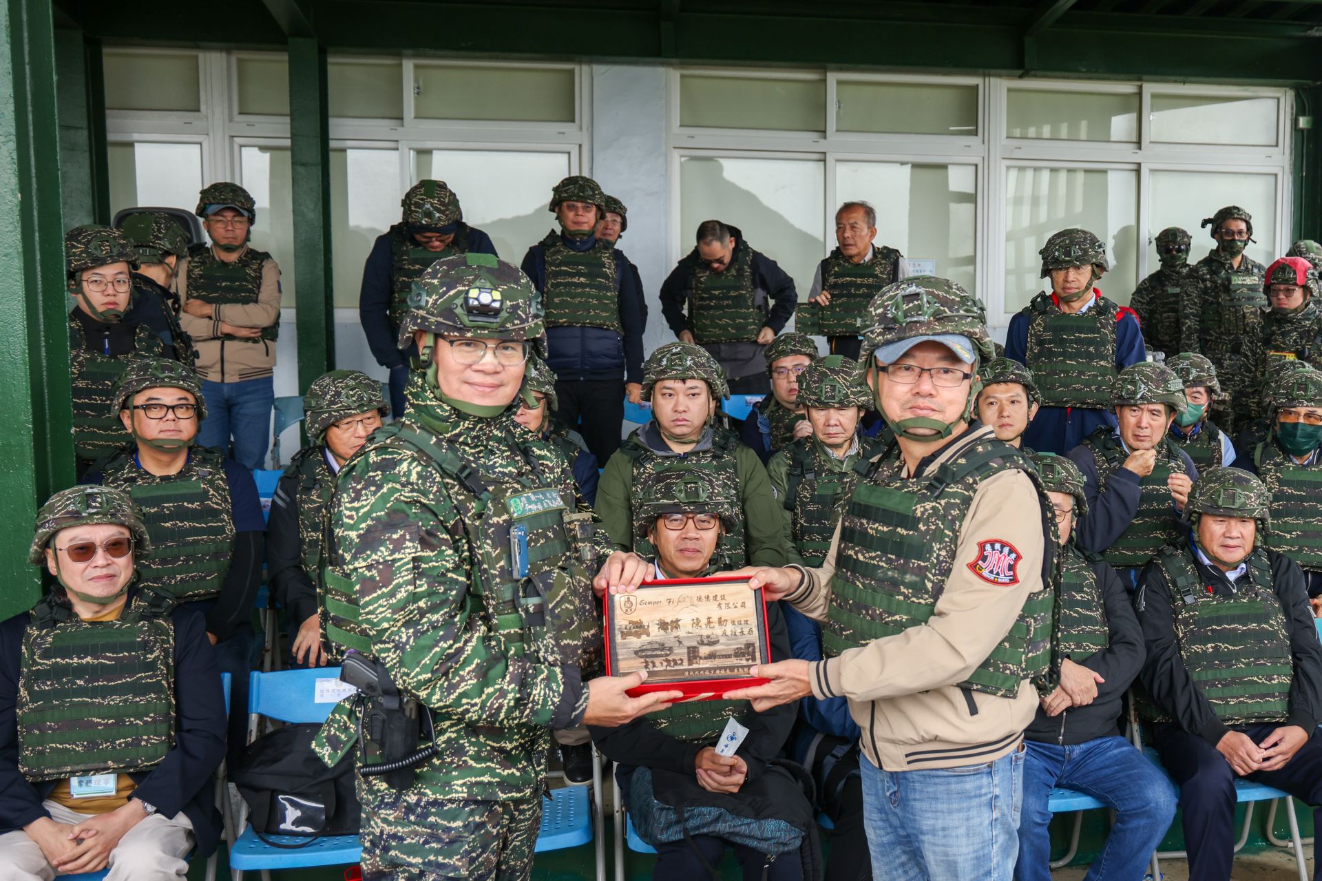 臺北市進出口商業同業公會今日前往恆春三軍聯訓基地實施敬軍慰問，感謝官兵長年堅守崗位、戮力戰備訓練。（記者張雅淳攝）