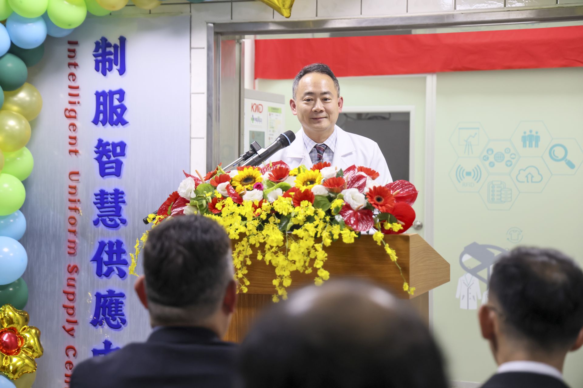 三總副院長蒙恩今日主持「RFID無人化制服管理系統」揭牌典禮。（記者范瑜攝）