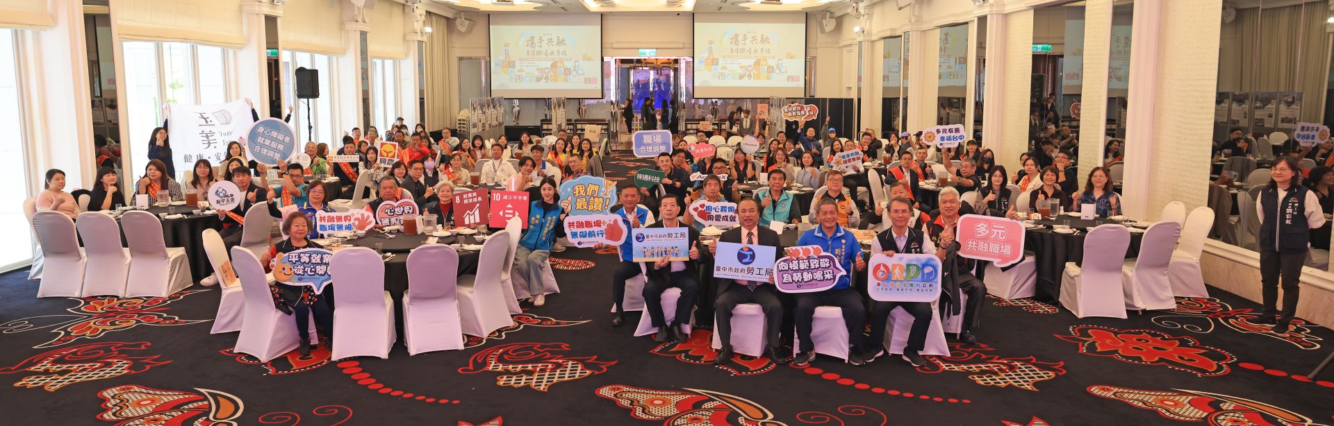 中市勞工局於今日舉辦「中市114年進用身心障礙者績優機關(構)暨模範身心障礙勞工表揚活動」。（中市勞工局提供）