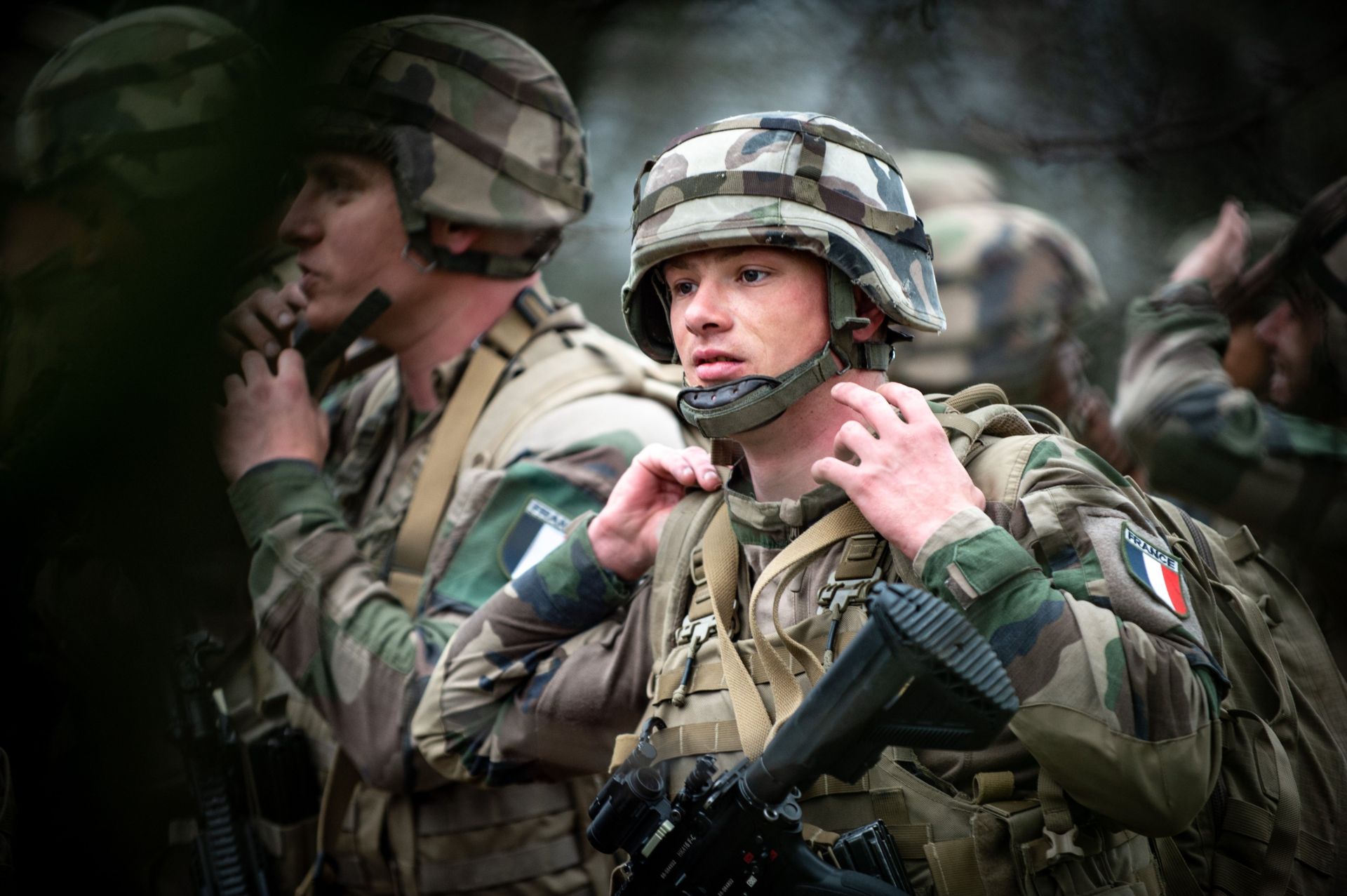 法國總統馬克宏宣布推動「志願兵役」計畫，未來每年將有5萬人投入為期10個月志願兵役。圖為接受訓練的法軍現役官兵。（取自法國國防部「X」帳號）