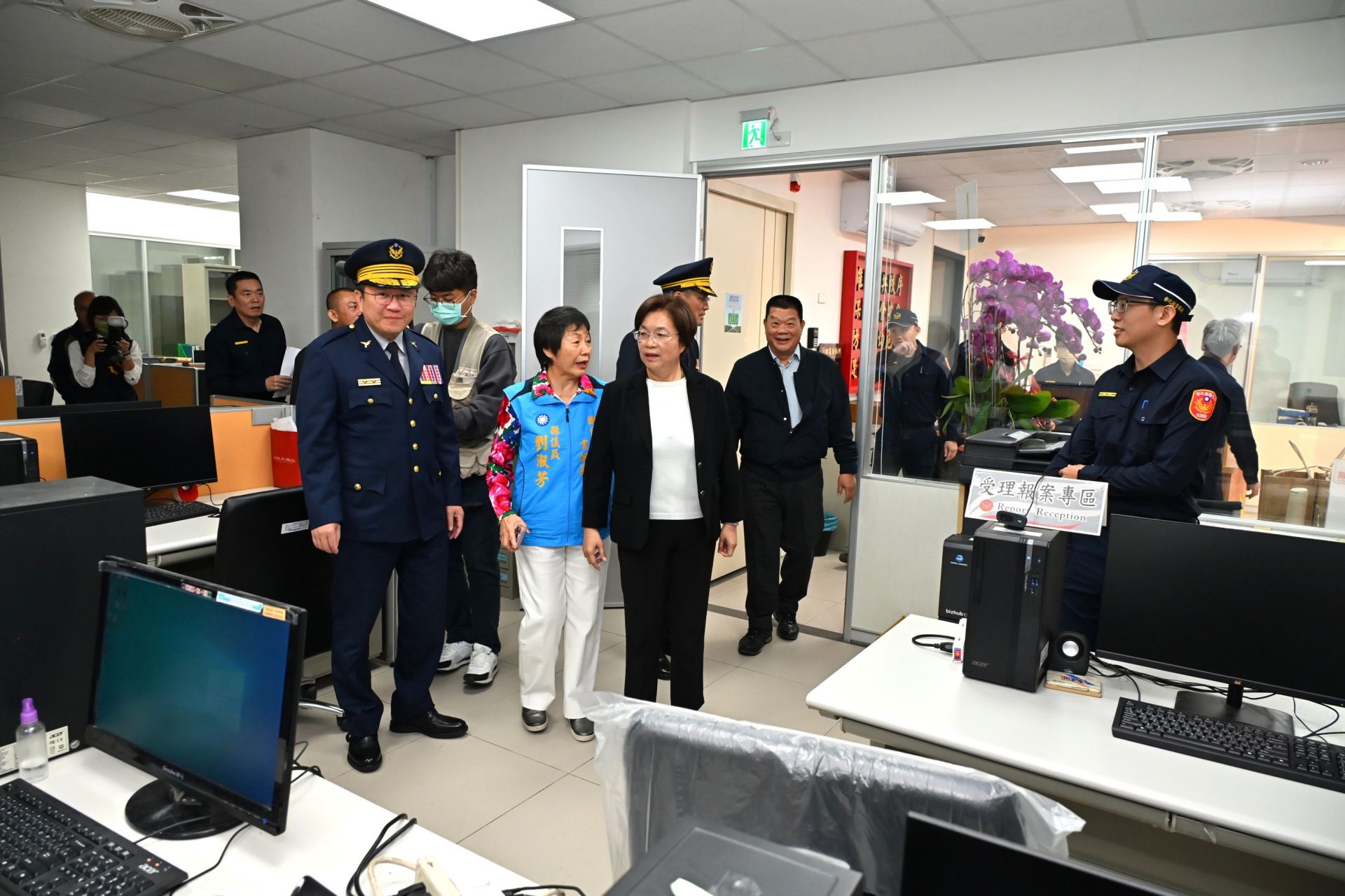 彰化縣警察局北斗分局田尾分駐所新廳舍落成啟用，縣長王惠美今日前往主持揭牌儀式，並參觀新廳舍使用情形。（記者張溎壕攝）