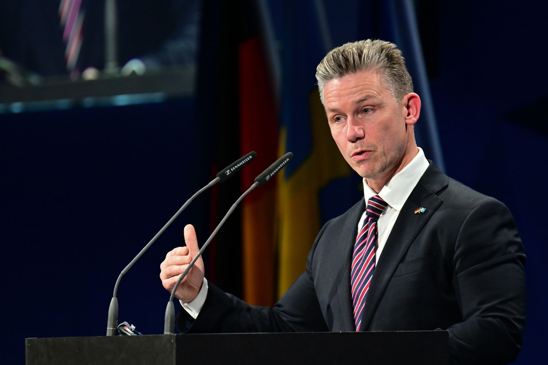  約松宣示，將採購可打擊俄境目標的長程武器，嚇阻潛在威脅。（達志影像／美聯社資料照片）