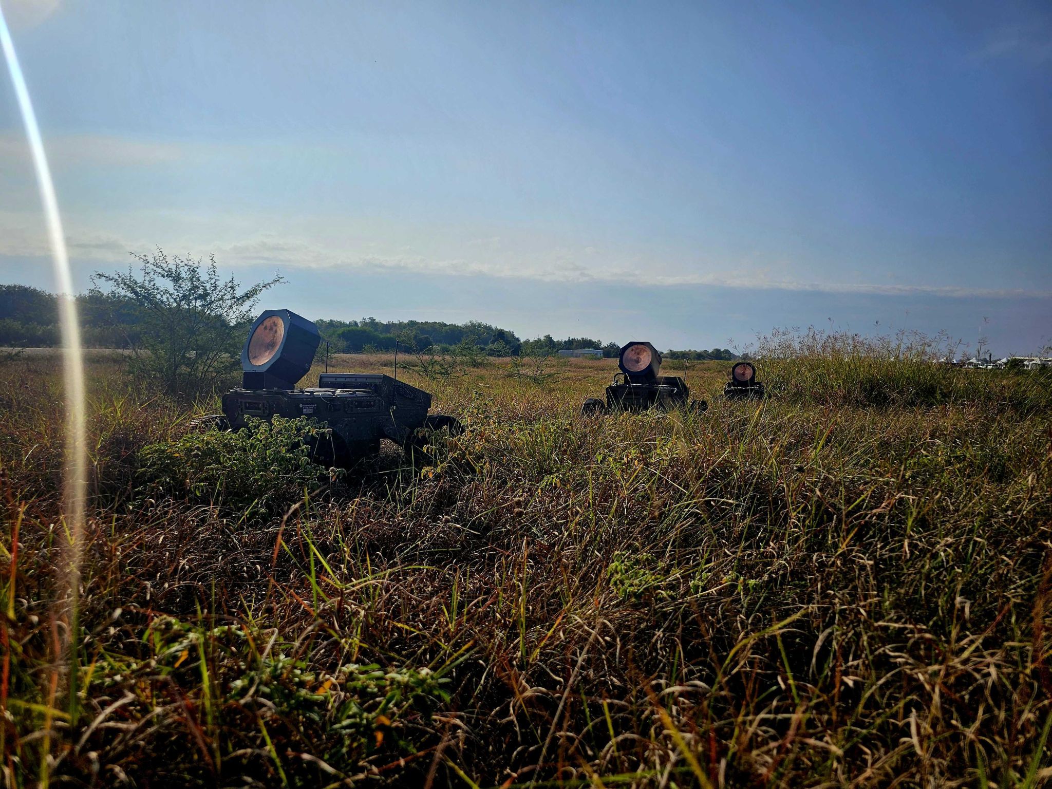 「火蟻」可攜帶爆炸成形彈頭，執行反裝甲任務。（取自Swarmbotics AI公司領英）