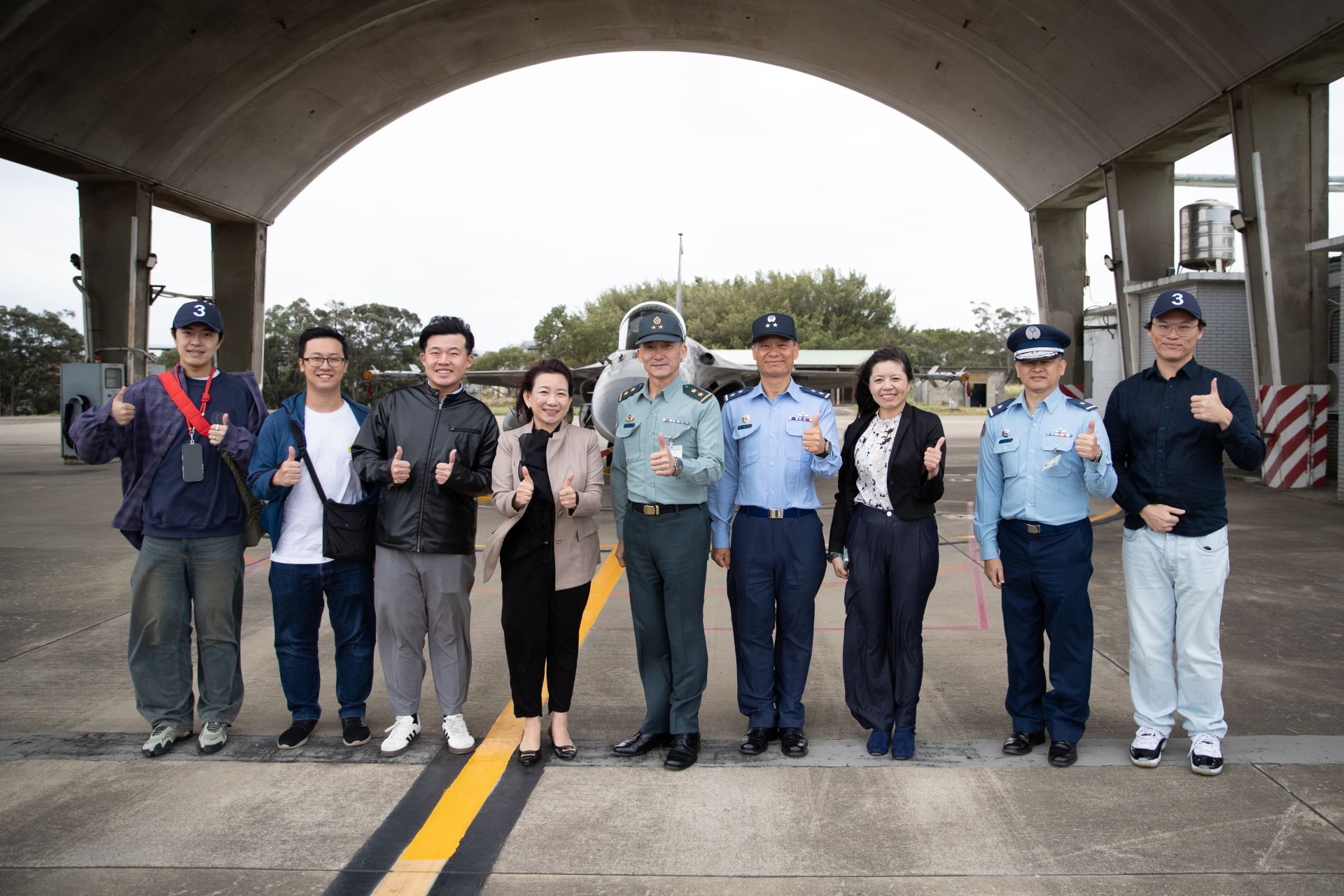  立法院外交及國防委員會羅美玲委員一行，考察空軍第3戰術戰鬥機聯隊。（軍聞社記者卓以立攝）