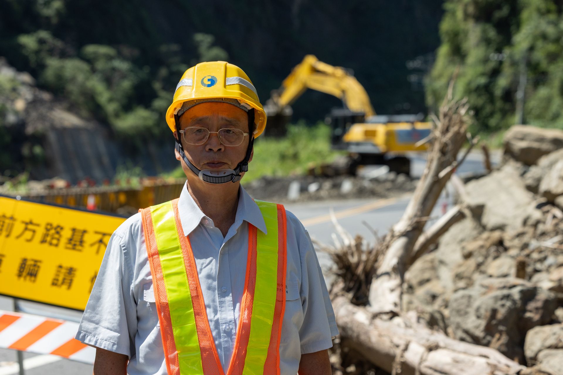 今年嘉南地區受丹娜絲颱風重創、逾2千支電桿損毀時，孫堂霖更親領團隊跨區支援，除提升當地的搶修助力，更能磨練出未來前線人員即戰力。（文總提供）