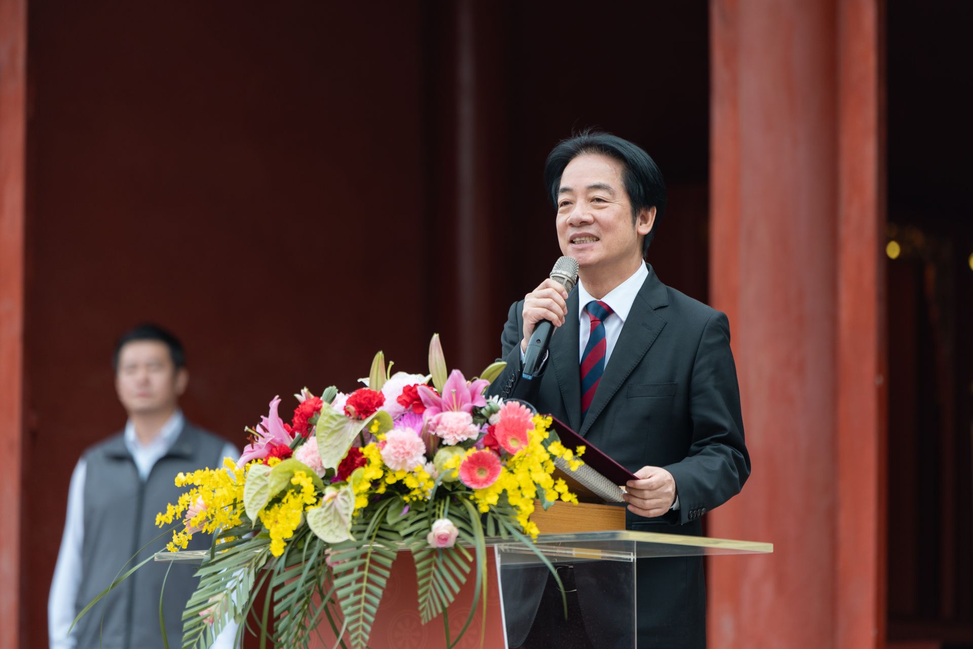 總統賴清德今日赴臺南參香，說明政府推動「教育平權」、「社福政策」及「勞工政策」等施政方向，強調政府會顧好臺灣。（總統府提供）