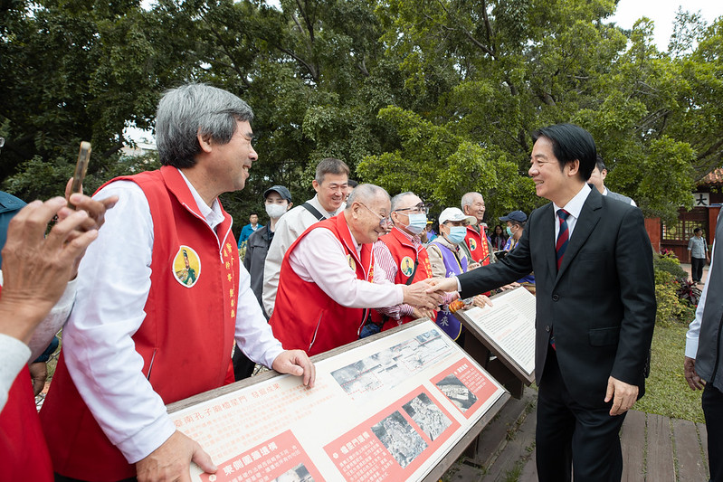 總統賴清德今日赴臺南參香，說明政府推動「教育平權」、「社福政策」及「勞工政策」等施政方向，強調政府會顧好臺灣。（總統府提供）