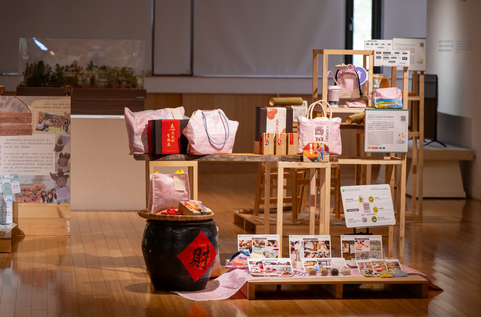 10組團隊以工藝示範永續行旅、教育、福祉與責任消費等多元實踐成果。（工藝中心提供）