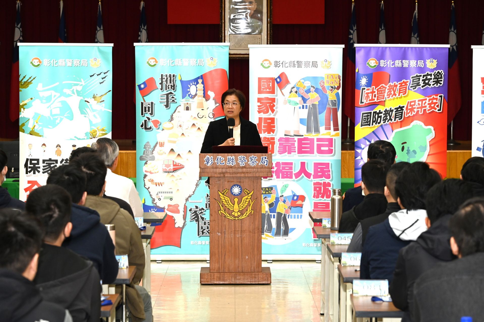 彰化縣警察局舉行替代役備役役男訓練，125名役男到場參訓，縣長王惠美到場勉勵，肯定大家在治安與防災上的重要。（彰化縣政府提供）