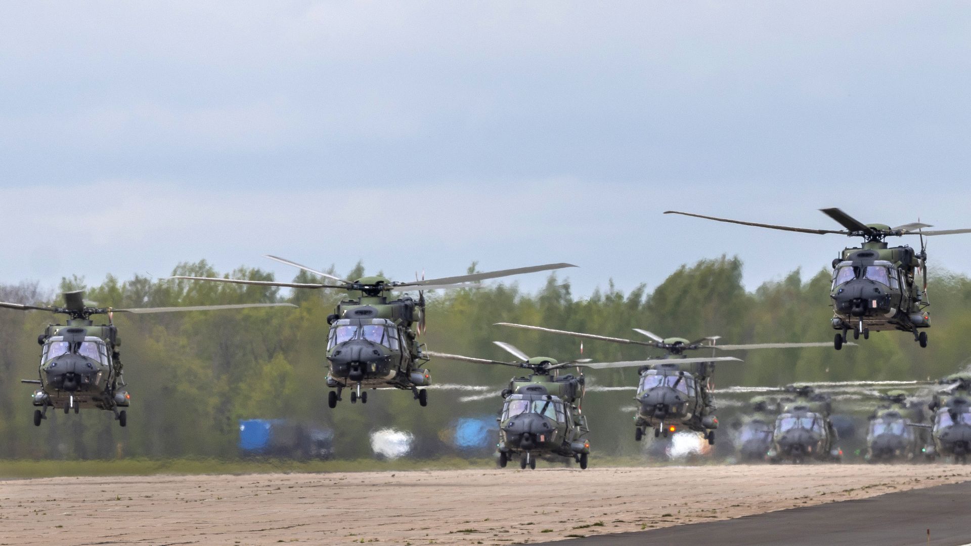  北約宣布，今年全體成員國的國防支出都將達2014年設下的GDP 2%目標。圖為在立陶宛舉行的北約聯演。（達志影像／美聯社資料照片）