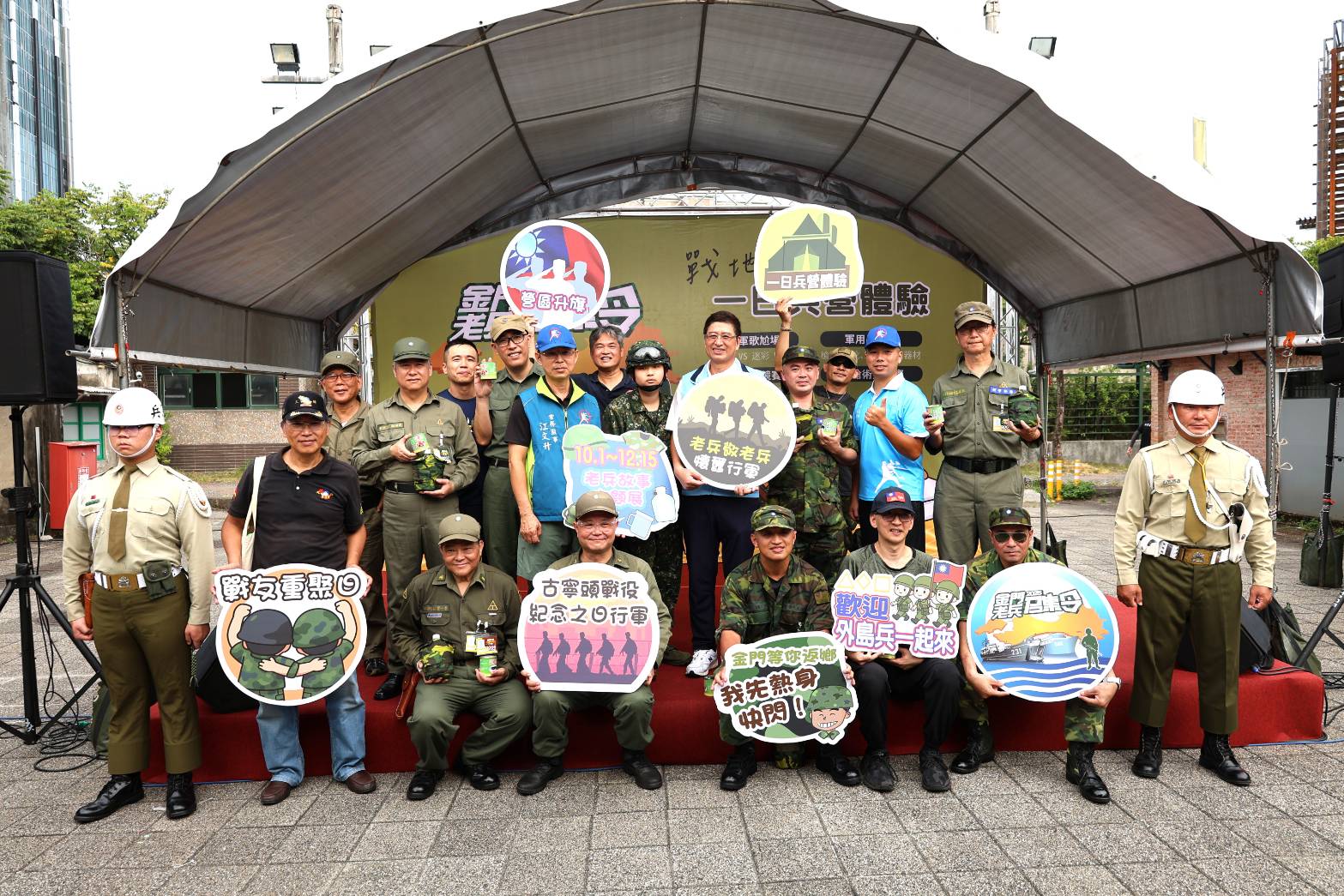「一日兵營體驗」，吸引大批退伍老兵及民眾齊聚，透過體驗及互動，重現軍旅日常，現場反應熱烈。（林彩瑜攝影）