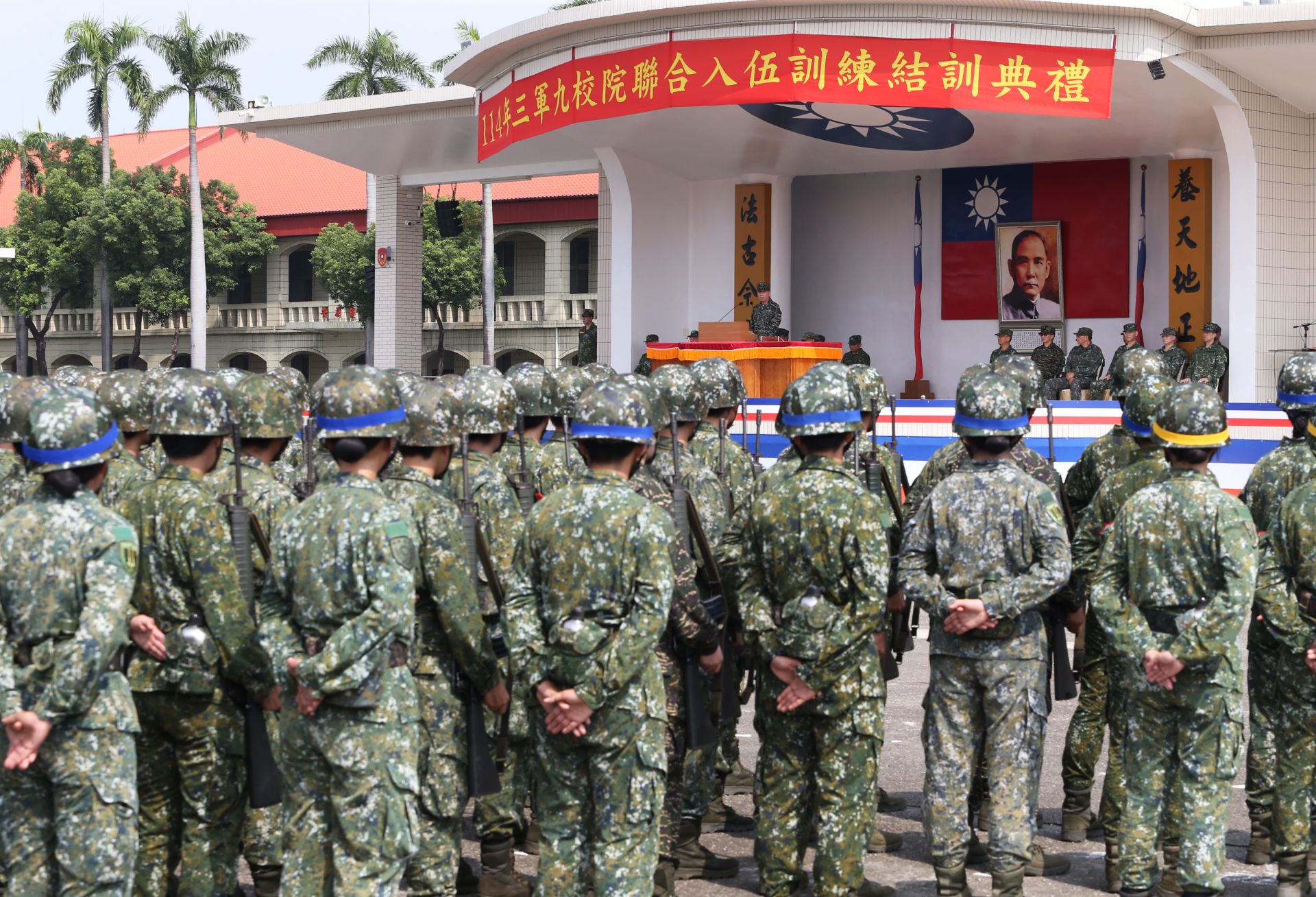  梅總長28日主持「114年三軍九校院聯合入伍訓練結訓典禮」。（軍聞社記者侯凱議攝）