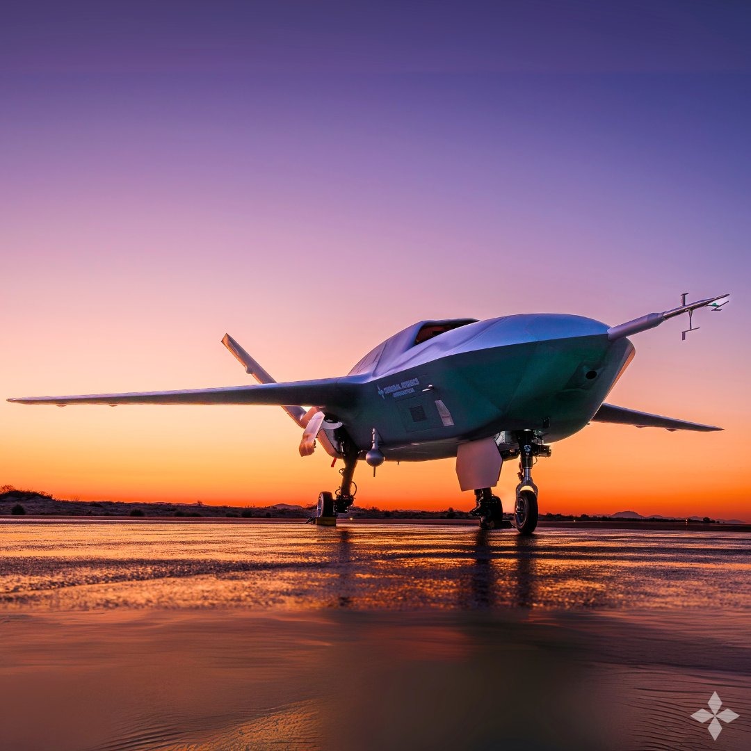  美國空軍期許CCA能帶動「有人／無人組合」空戰技術革新，確保美軍空權優勢。圖為YFQ-42A進行地面展示。（取自通用原子「X」帳號）