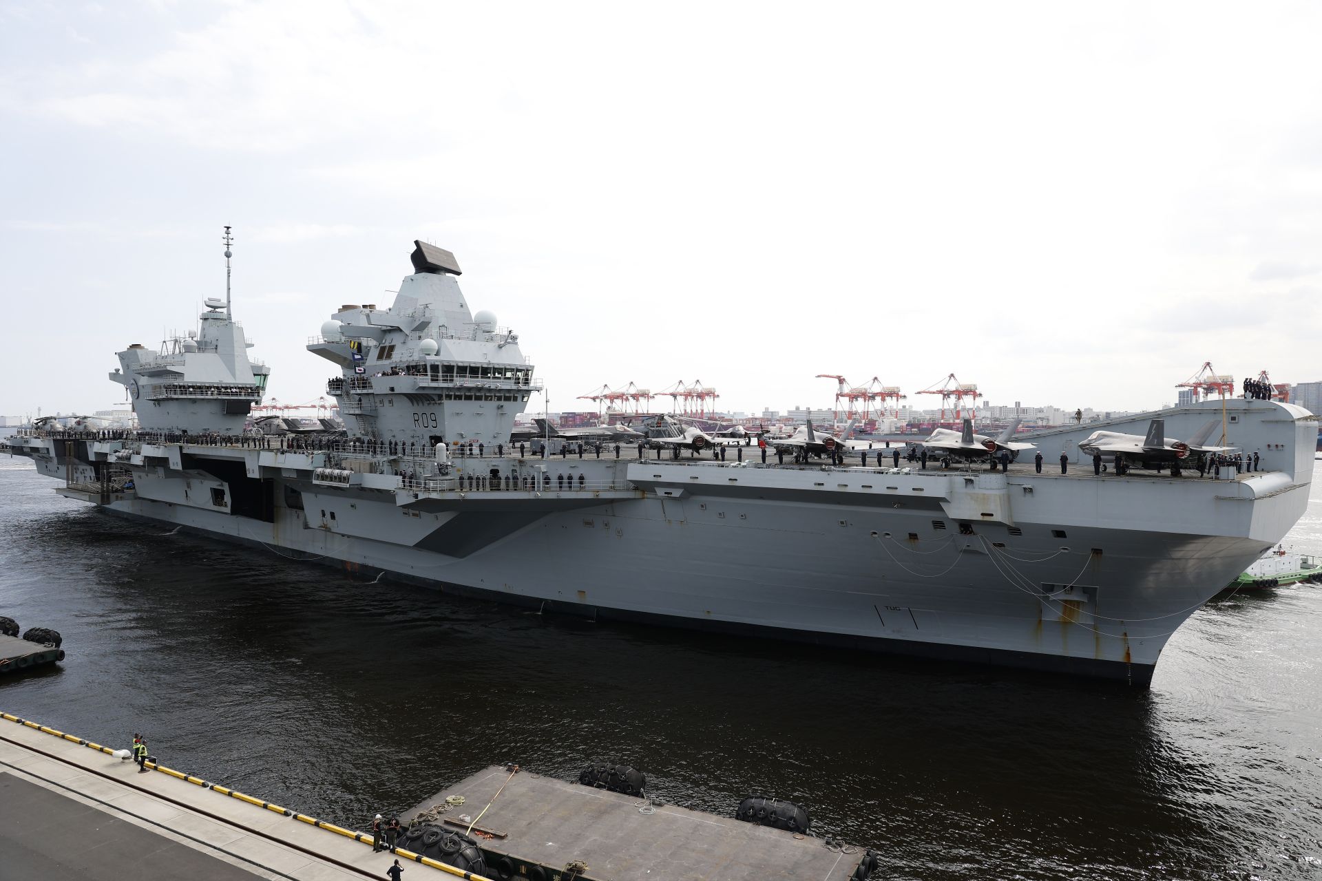 「威爾斯親王號」28日抵達東京，為二戰後首艘停靠東京的英國航空母艦。（達志影像／歐新社）