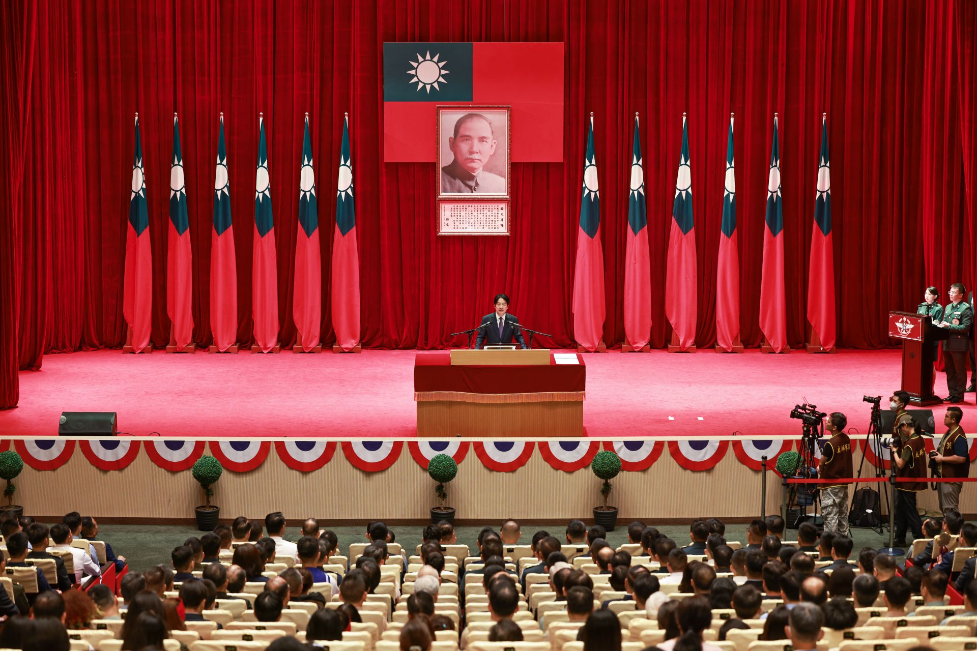 賴總統今日出席「114年軍人節暨全民國防教育日表揚大會」，期盼國人持續給予國軍最大的支持與鼓勵，並在各自的崗位上貢獻心力。（記者謝承宏攝）