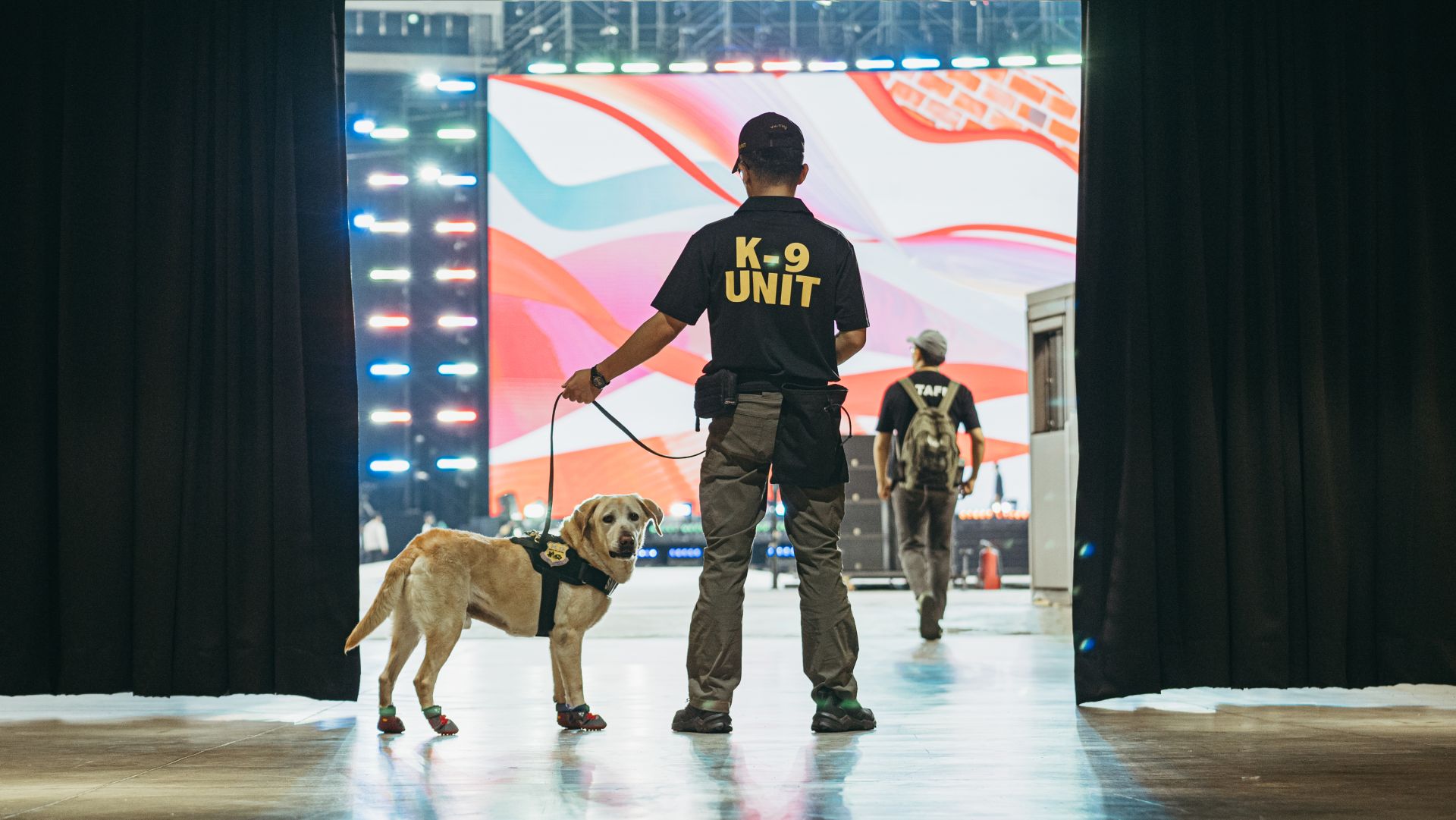 K9軍犬執行任務。（文總提供）