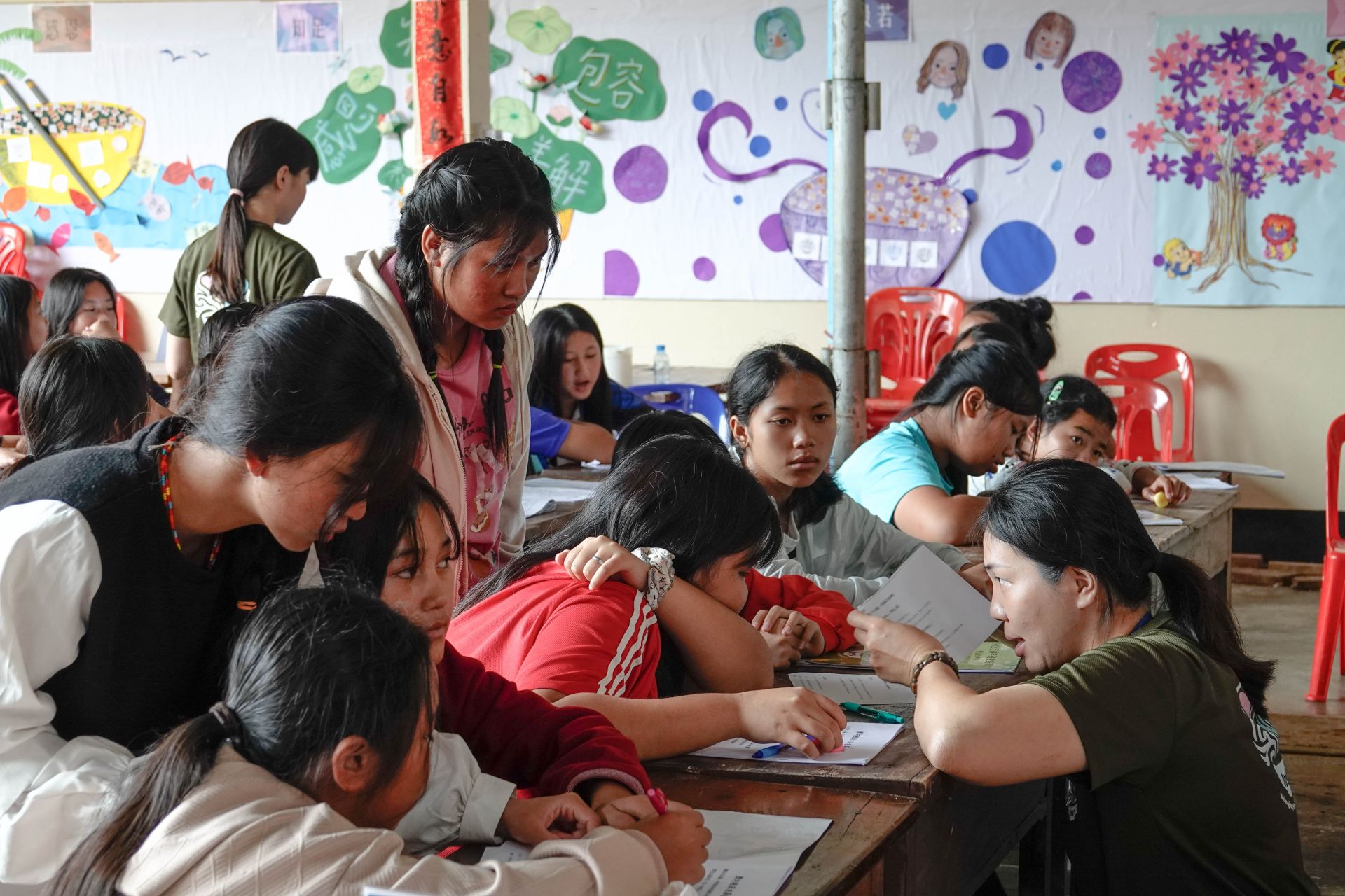 學童踴躍參與學習。（修平科大提供）