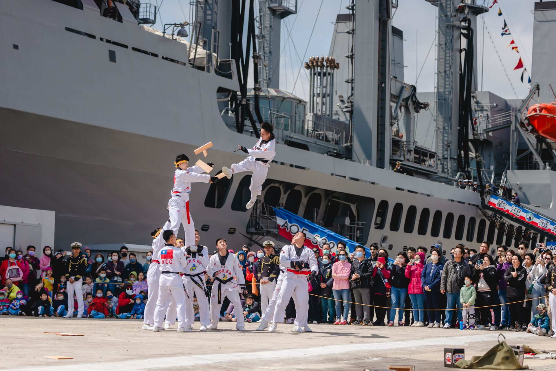 每逢海軍各大慶典與活動中，總能看見海軍陸戰隊學校莒拳隊身著白色道服霸氣登場，帶來精采操演。（本報資料照片）