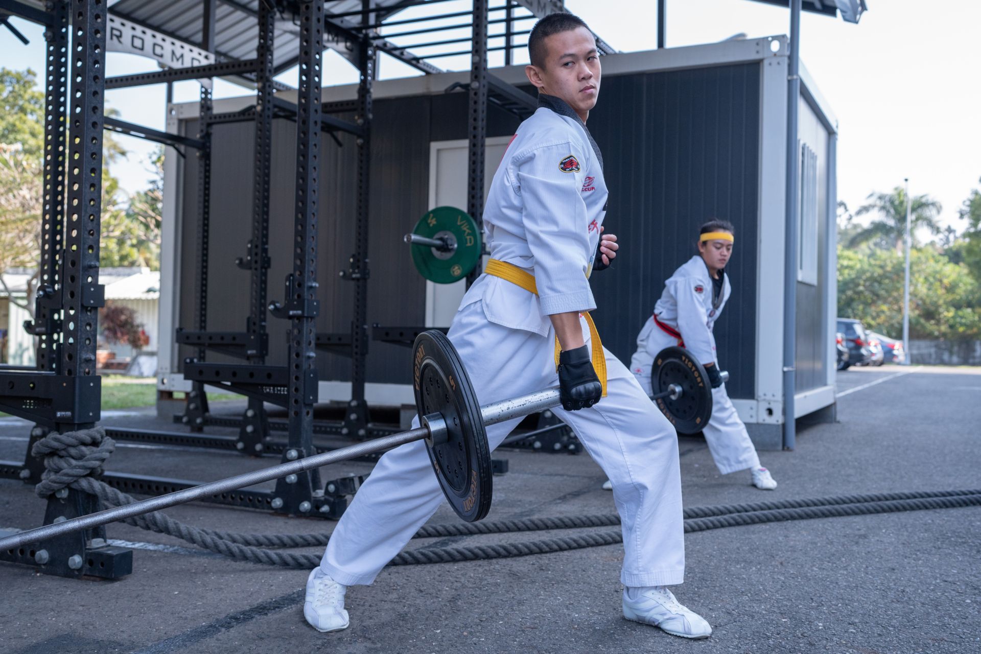  莒拳隊員運用地雷管進行訓練，提升身體協調性與爆發力。（本報資料照片）