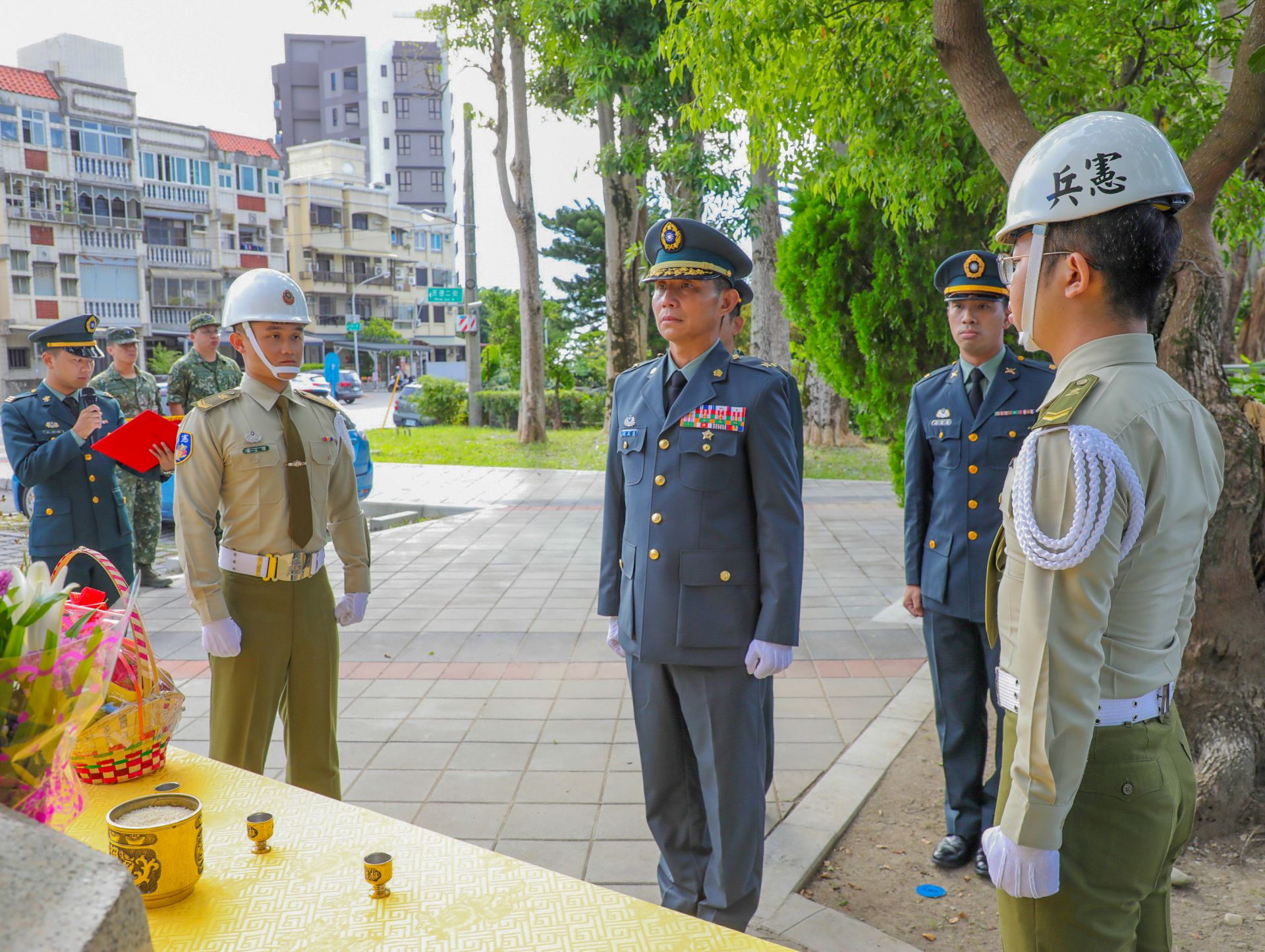 第2作戰區副指揮官賴少將主持秋祭典禮，追思忠烈愛國情操。（第2作戰區提供）