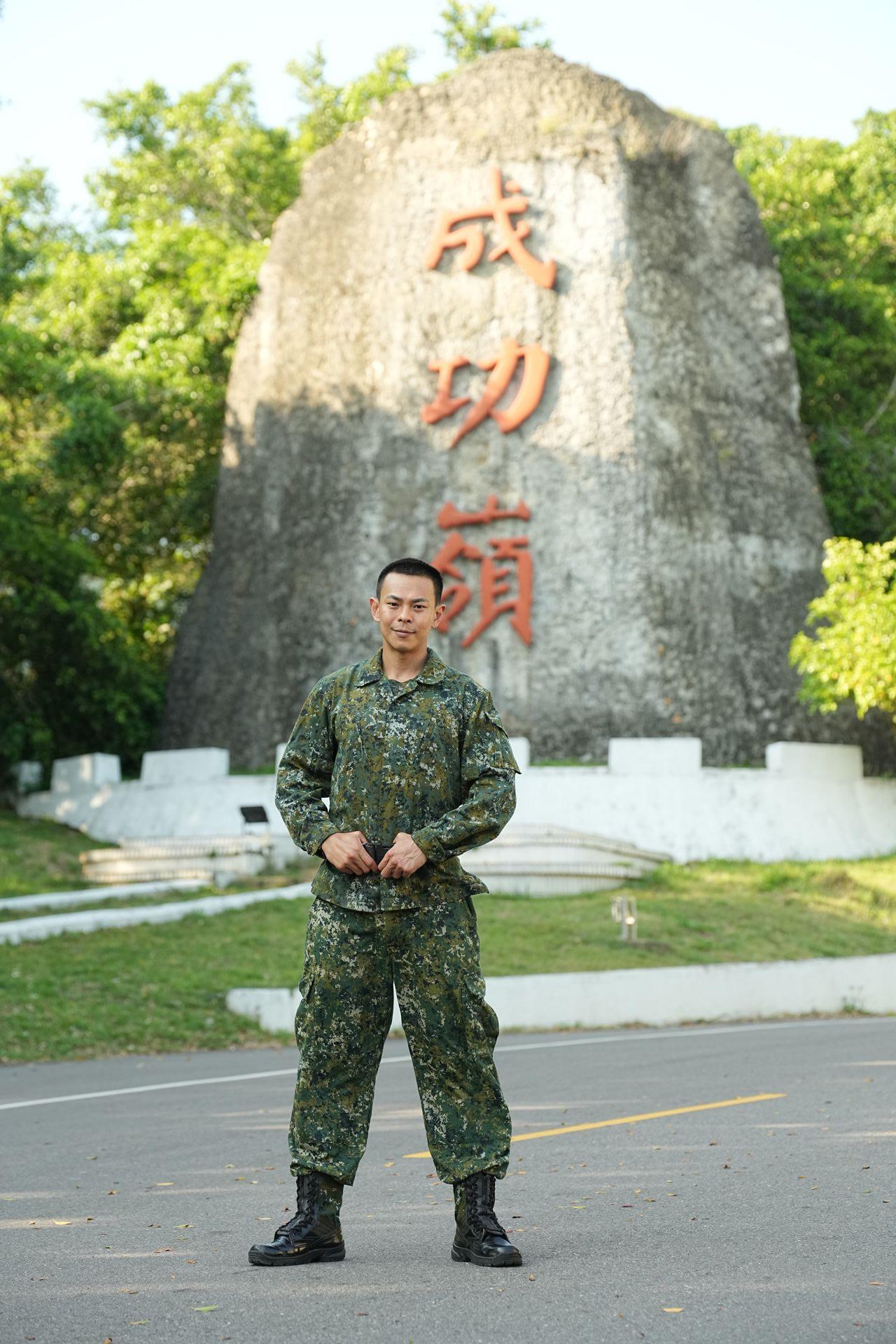 孫綻上成功嶺接受新兵訓練。（台視提供）