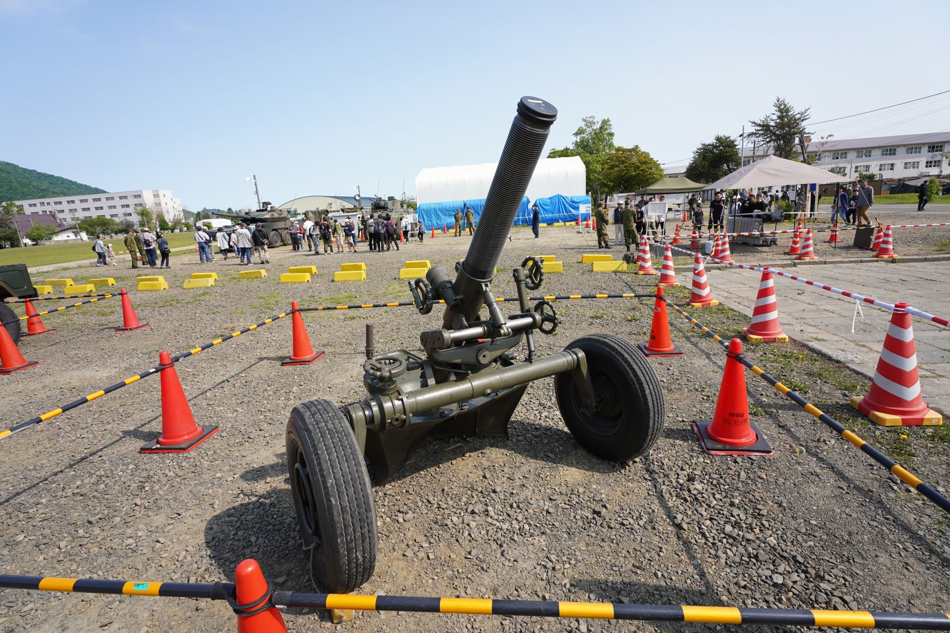  現場陳展120迫擊砲。（臧持新攝）