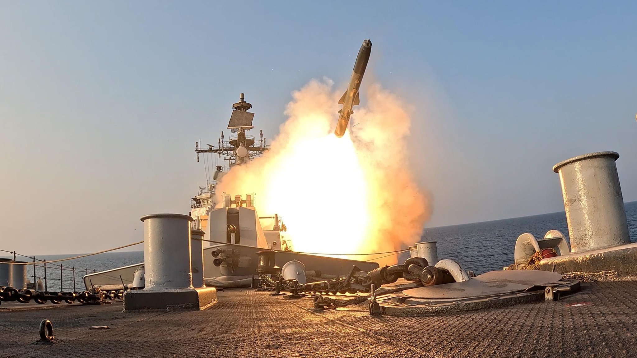 除打造載臺外，TPCR 2025也列出「布拉莫斯」等打擊武器的採購和研發計畫。（取自印度東部海軍指揮部「X」帳號）